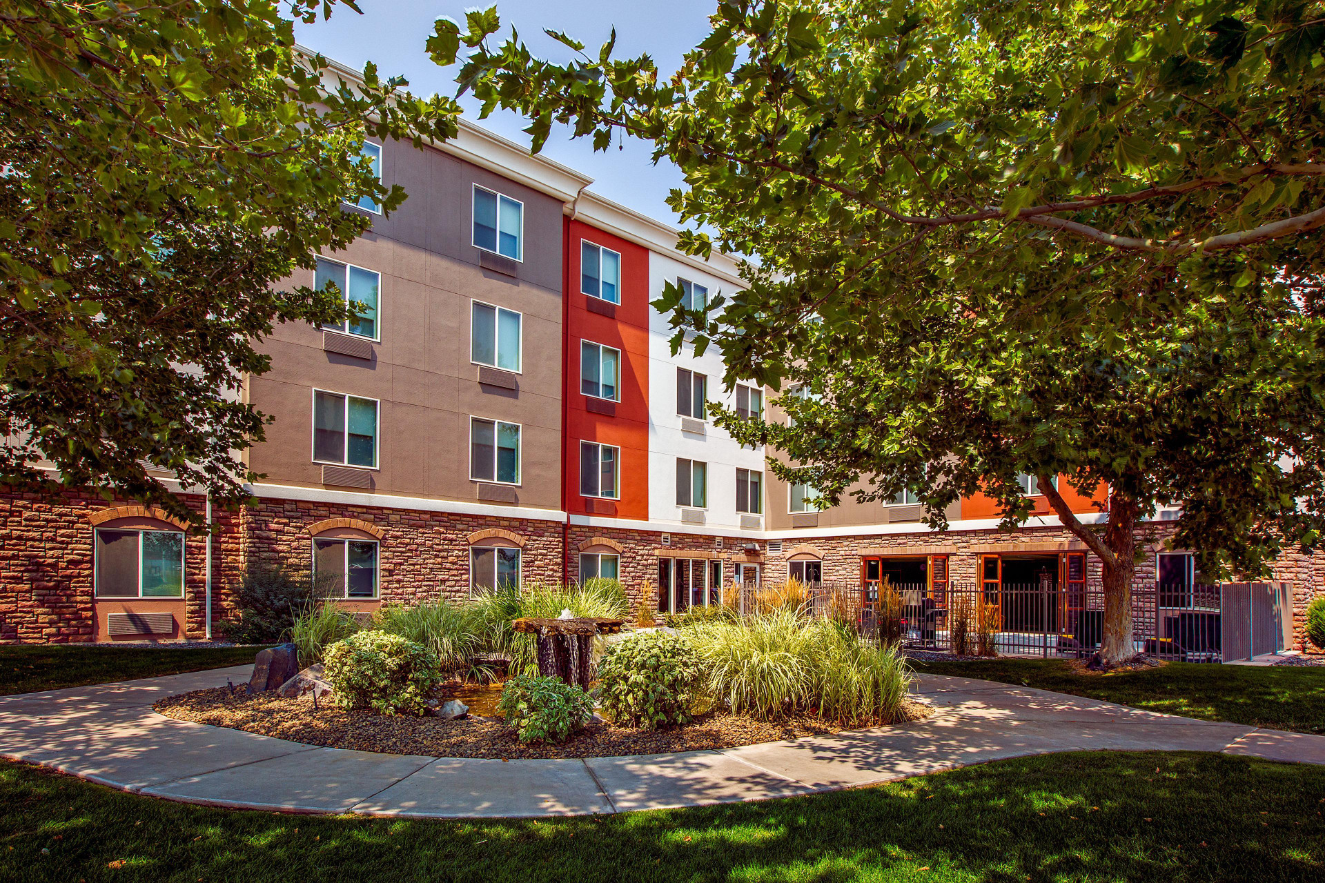Vista Exterior Holiday Inn Express & Suites Ontario by IHG