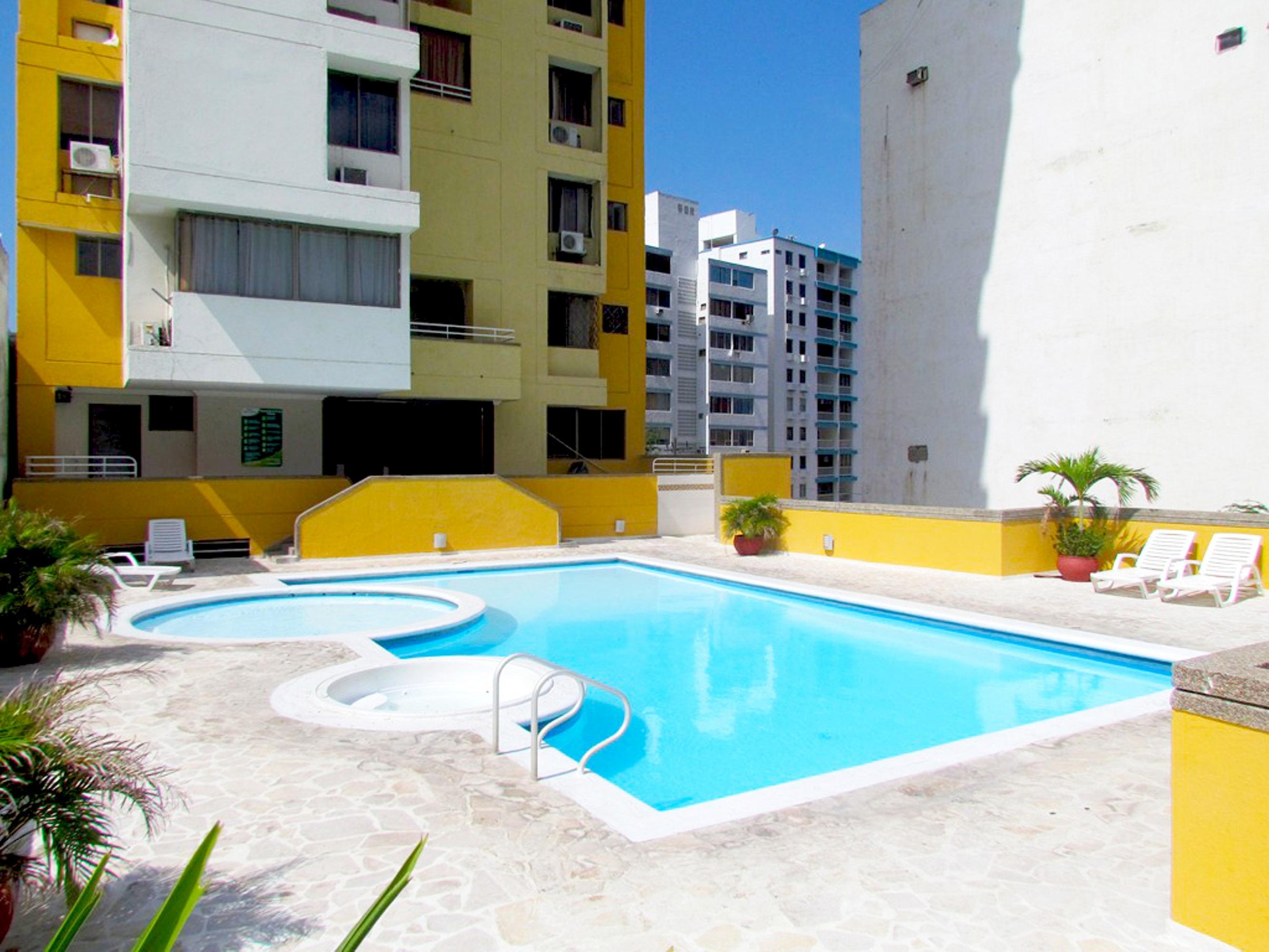 Vista Piscina Apartamento Horizonte Azul - SMR233A