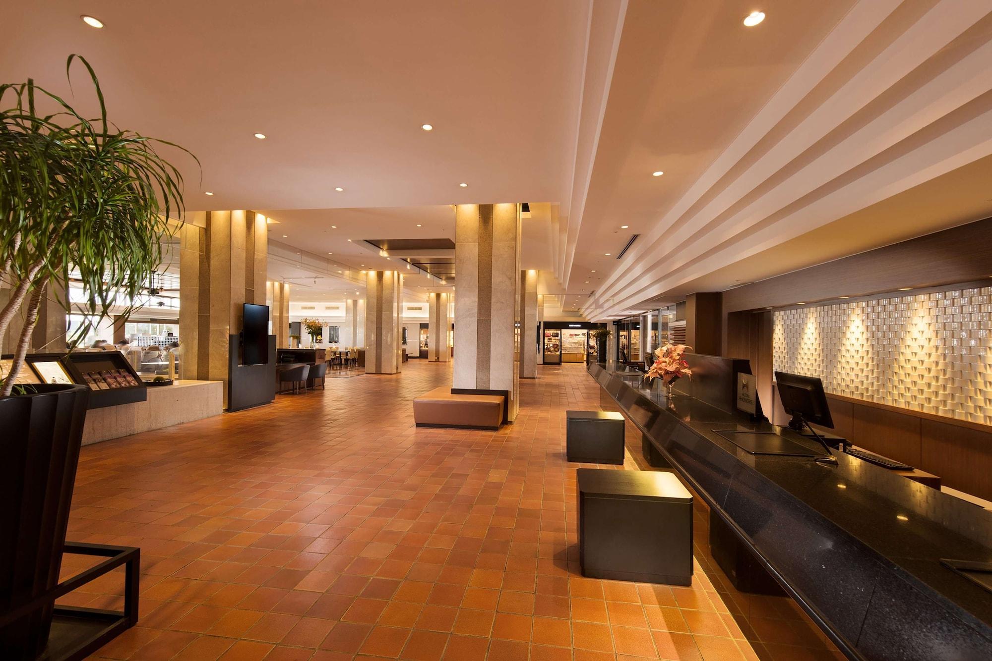 Vista Lobby DoubleTree by Hilton Naha Shuri Castle