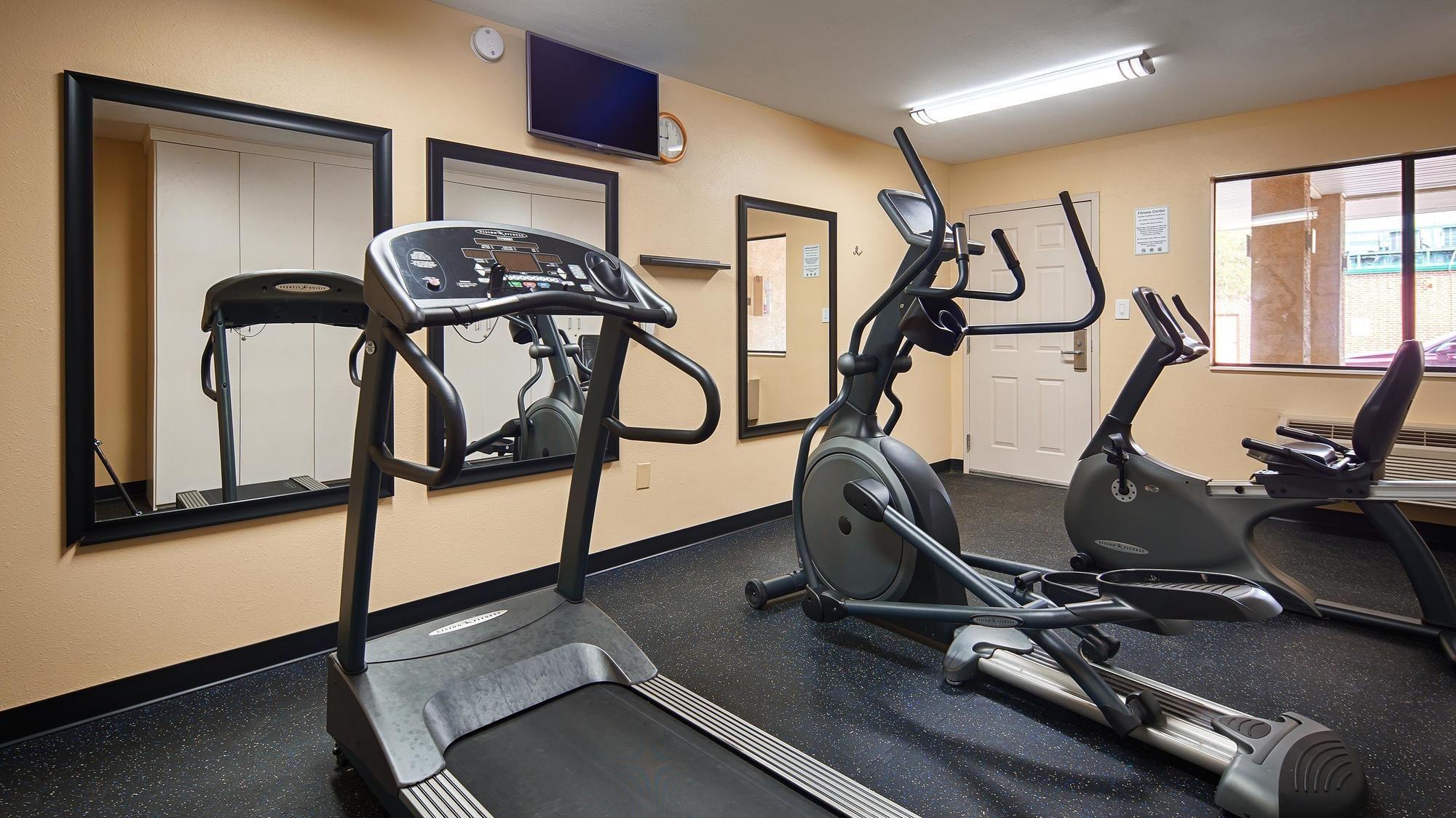 Gimnasio Best Western Cedar Inn