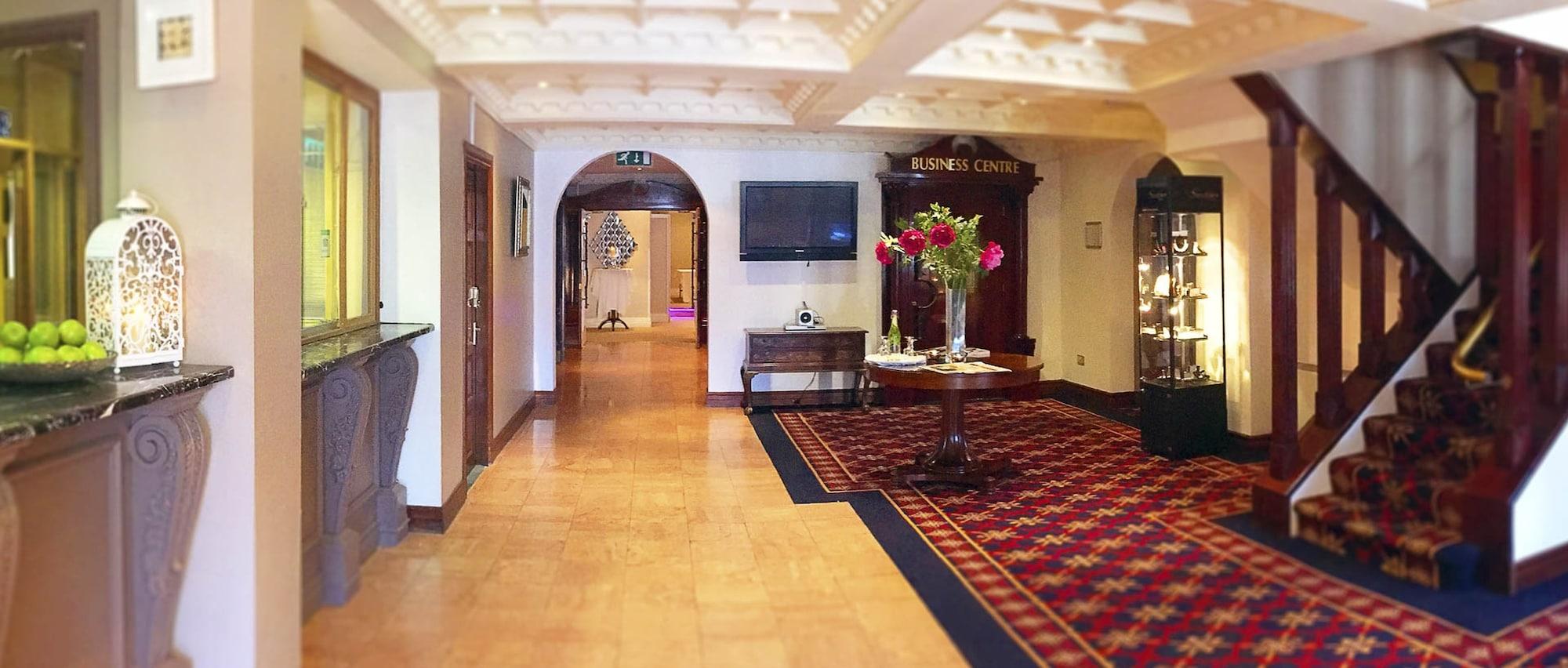 Vista Lobby TF Royal Hotel