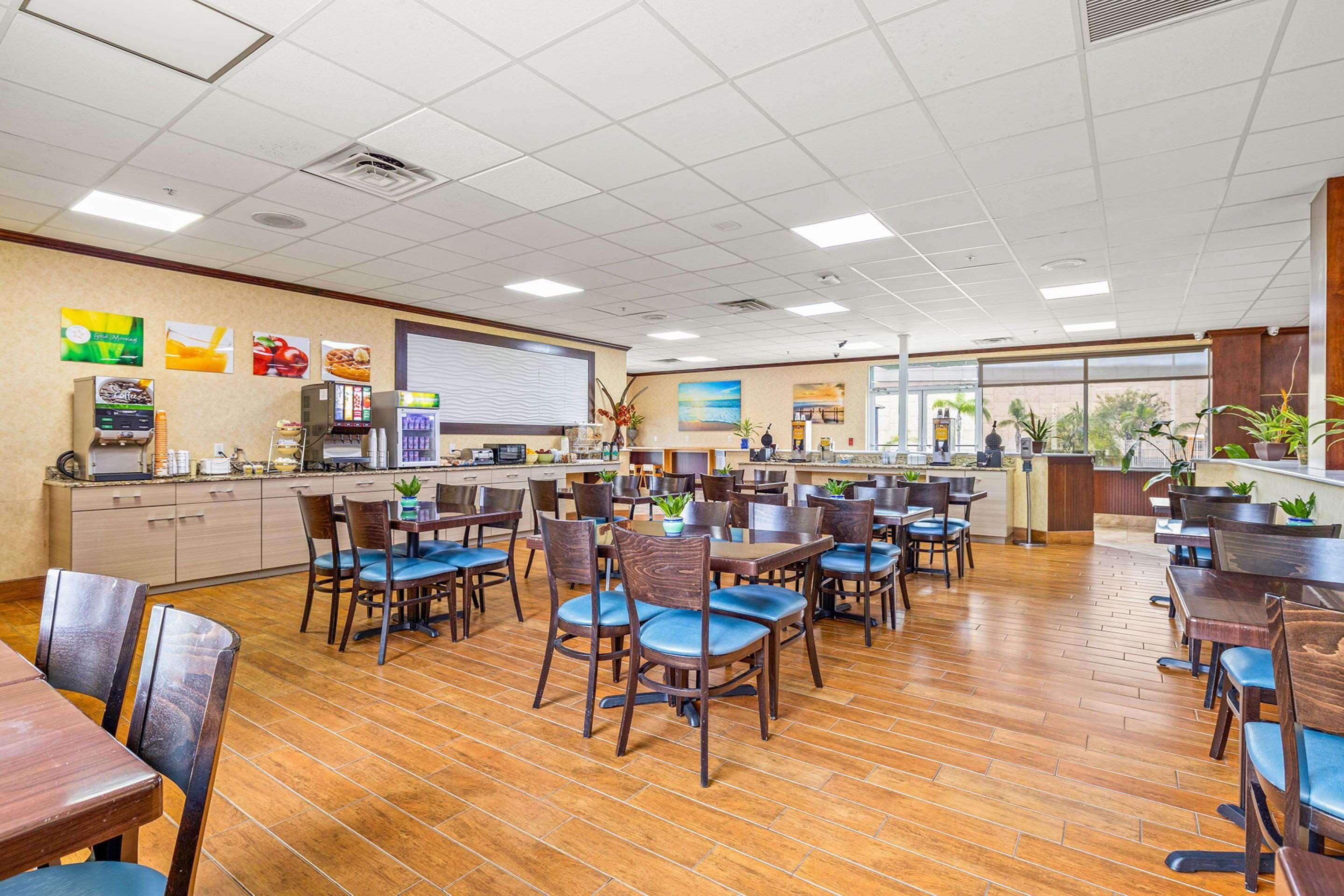 Restaurant Quality Inn & Suites Tampa near Fairgrounds and Casino