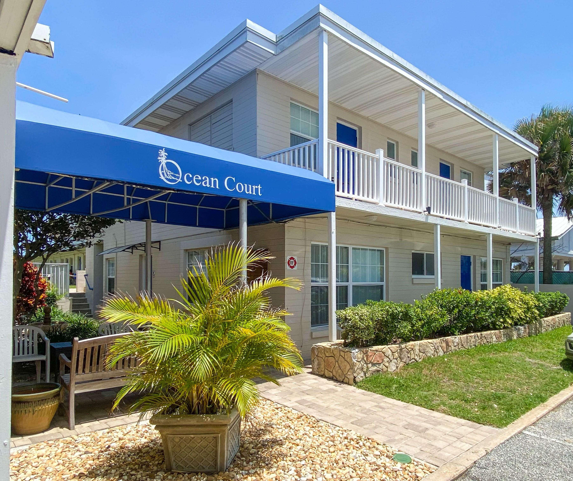 Vista Exterior Ocean Court Beachfront Hotel