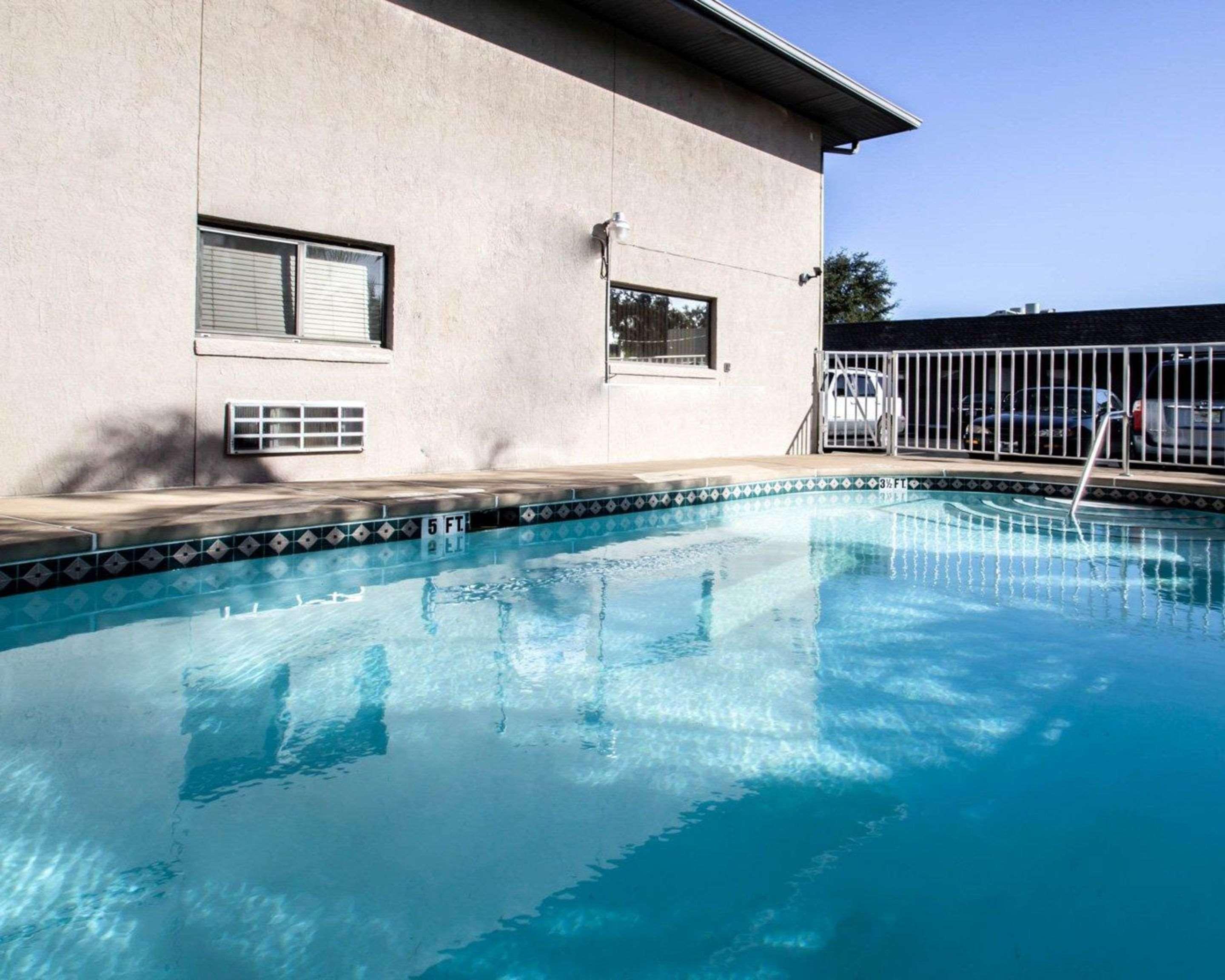 Vista Piscina Rodeway Inn Apopka