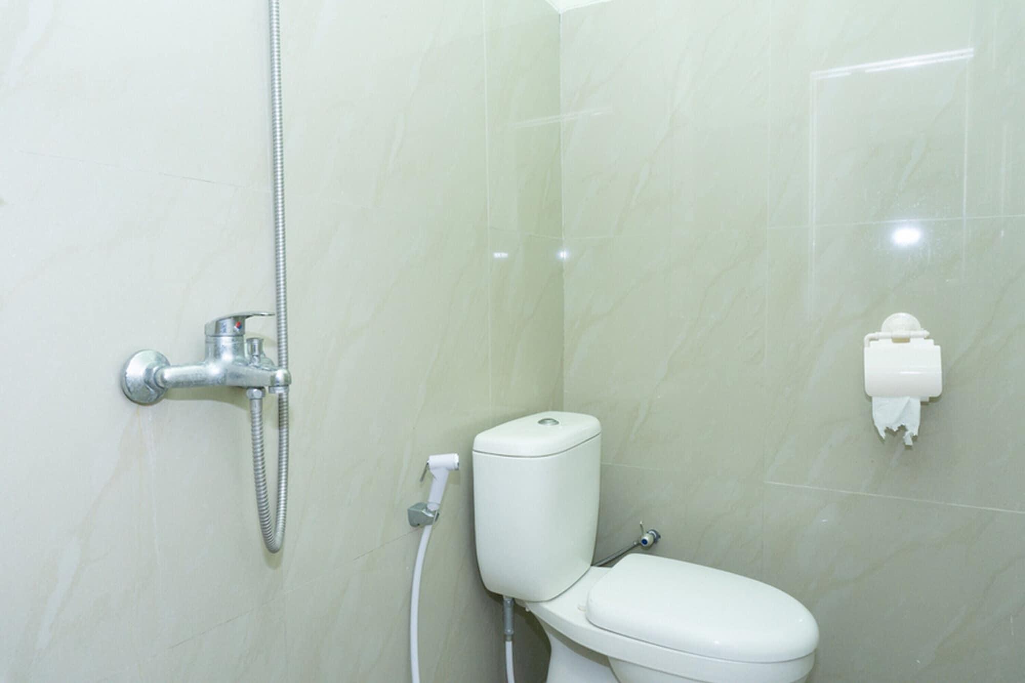 Equipamiento de Habitación RedDoorz near Alun Alun Madiun