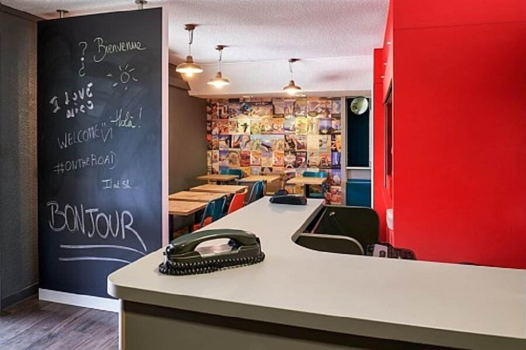 Vista Lobby hotelF1 Nîmes Ouest Hotel