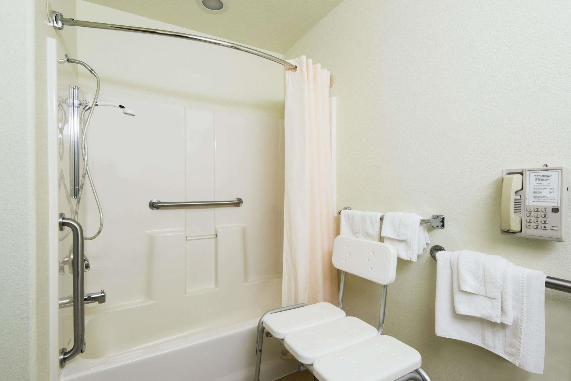 Equipamiento de Habitación Microtel Inn & Suites by Wyndham Pueblo