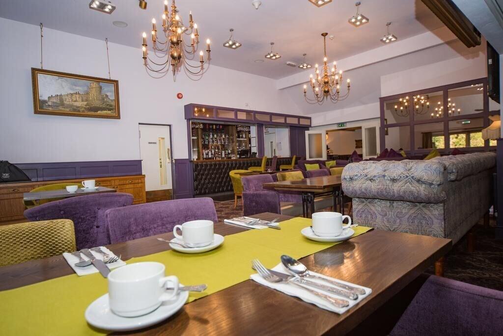 Bar/Salón Henley Hotel
