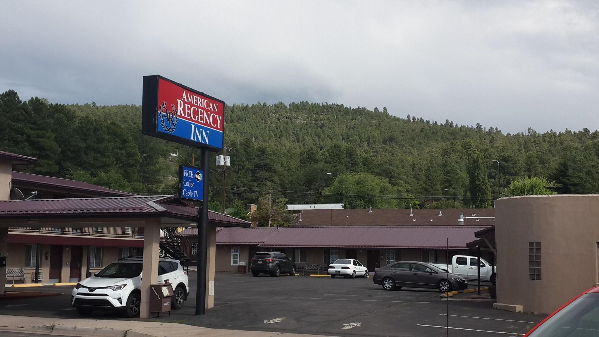 Vista Exterior American Regency Inn