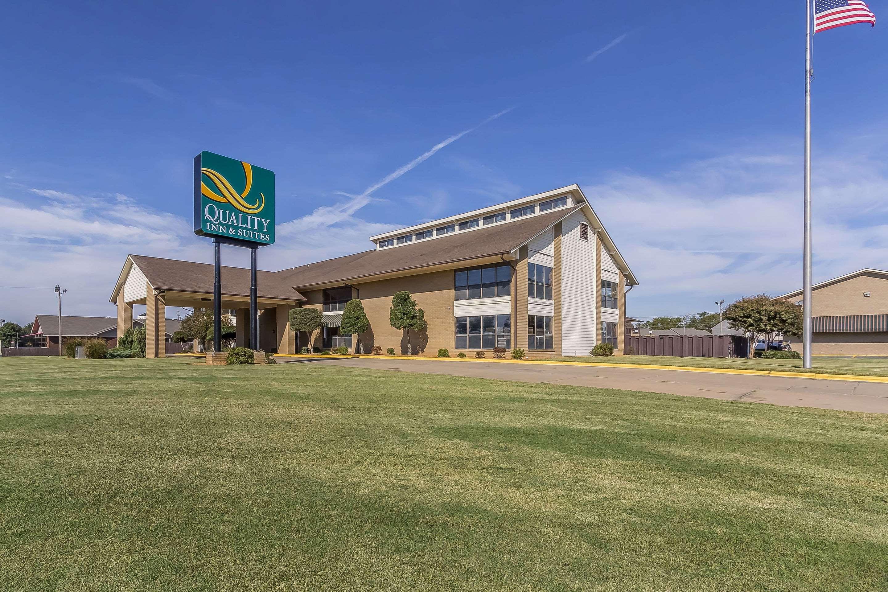 Vista Exterior Quality Inn & Suites Stuttgart North