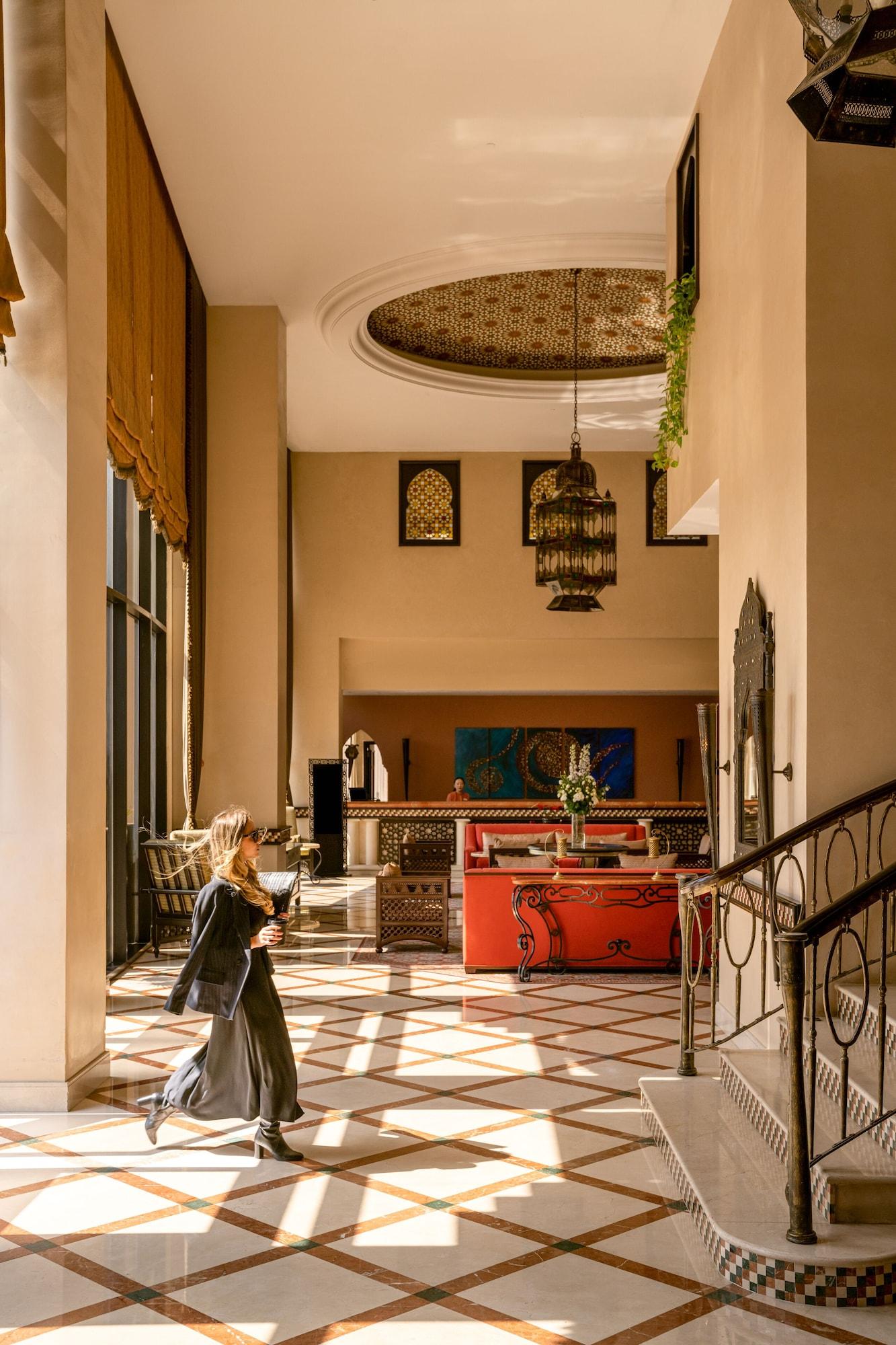 Vista Lobby Mercure Grand Hotel Seef