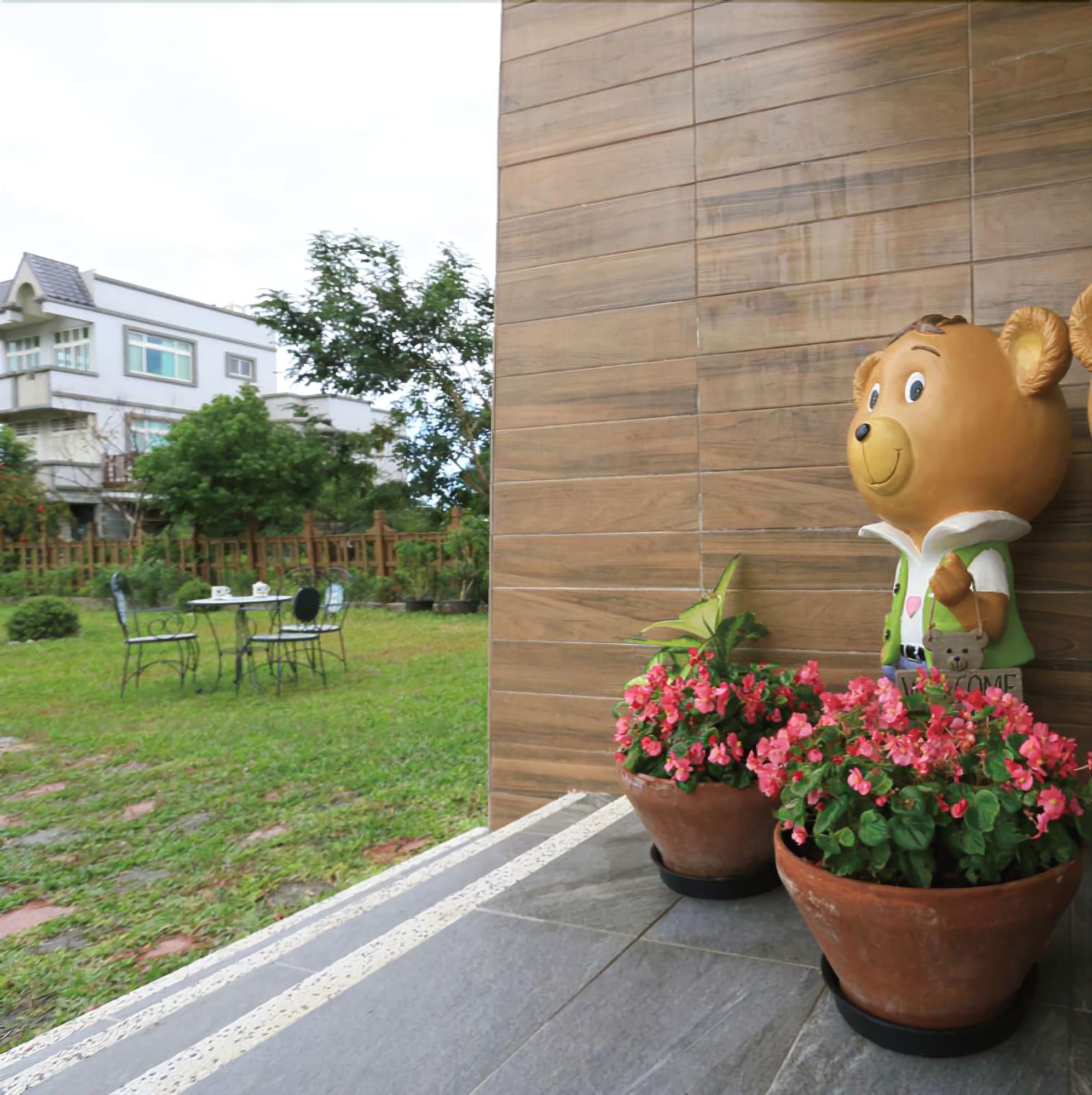 Vista Lobby Jifun Flower Meanings