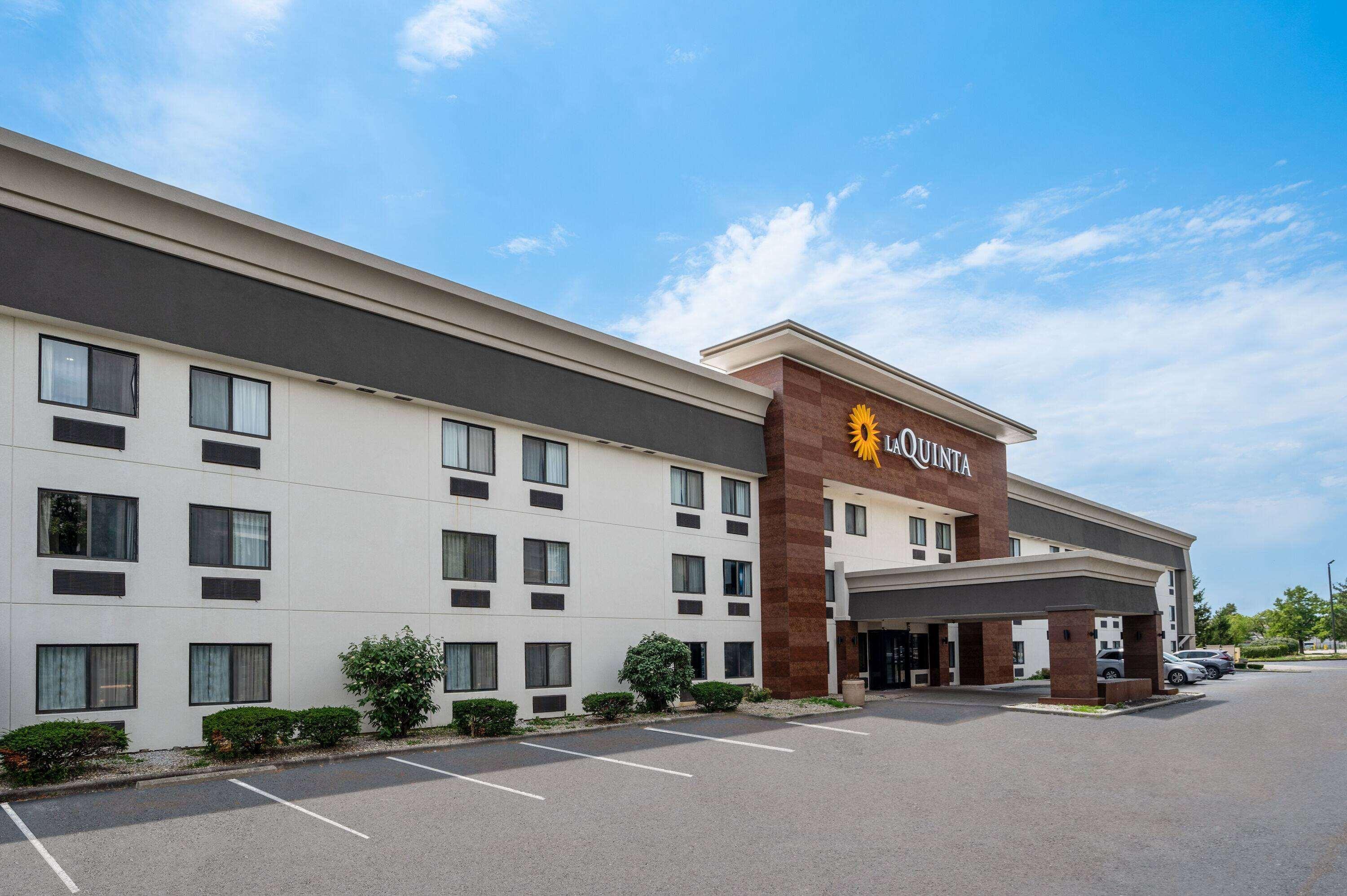 Vista Exterior La Quinta Inn by Wyndham Indianapolis Airport Executive Dr