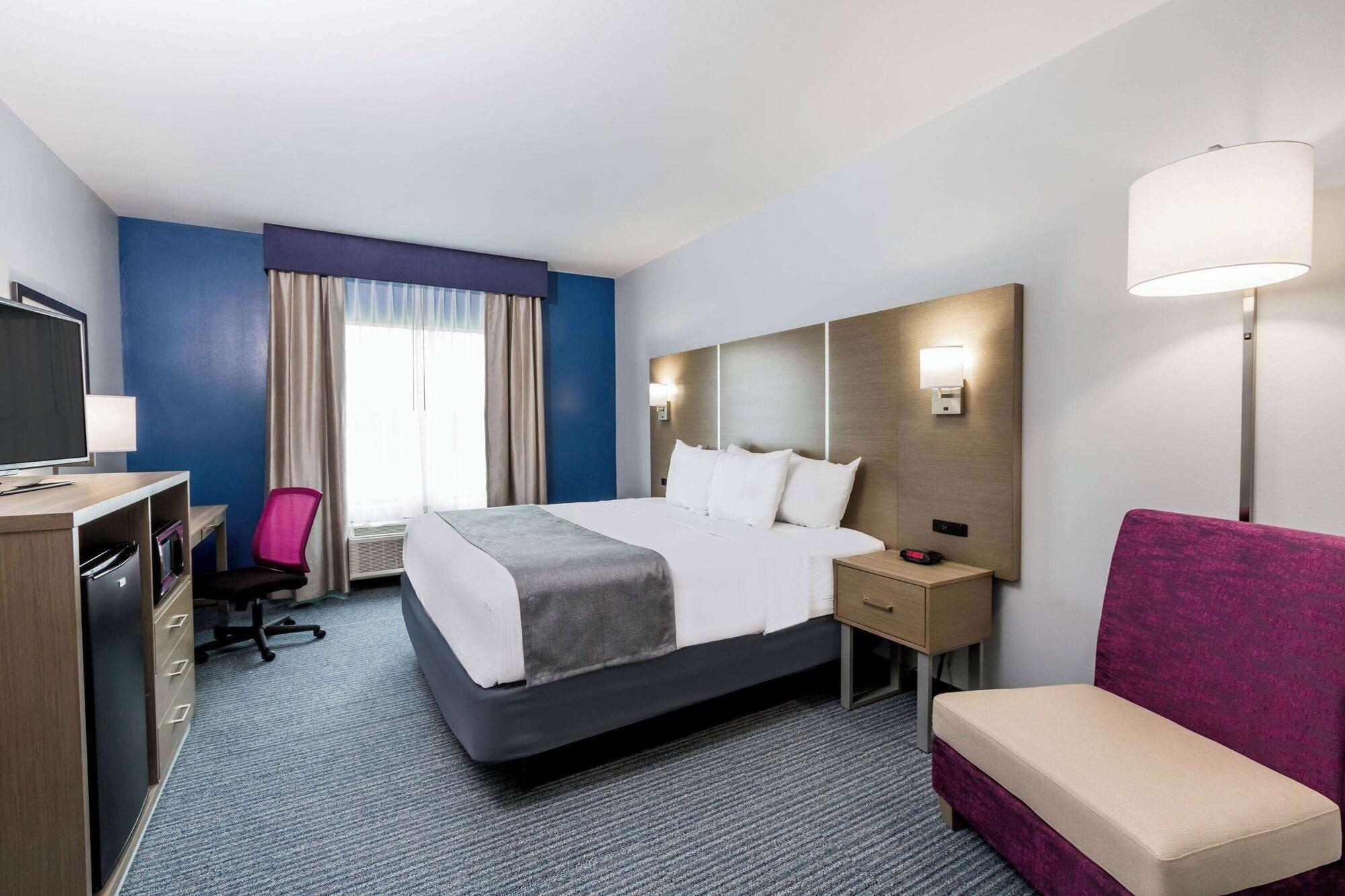 Habitación Days Inn & Suites by Wyndham Houston NW Cypress