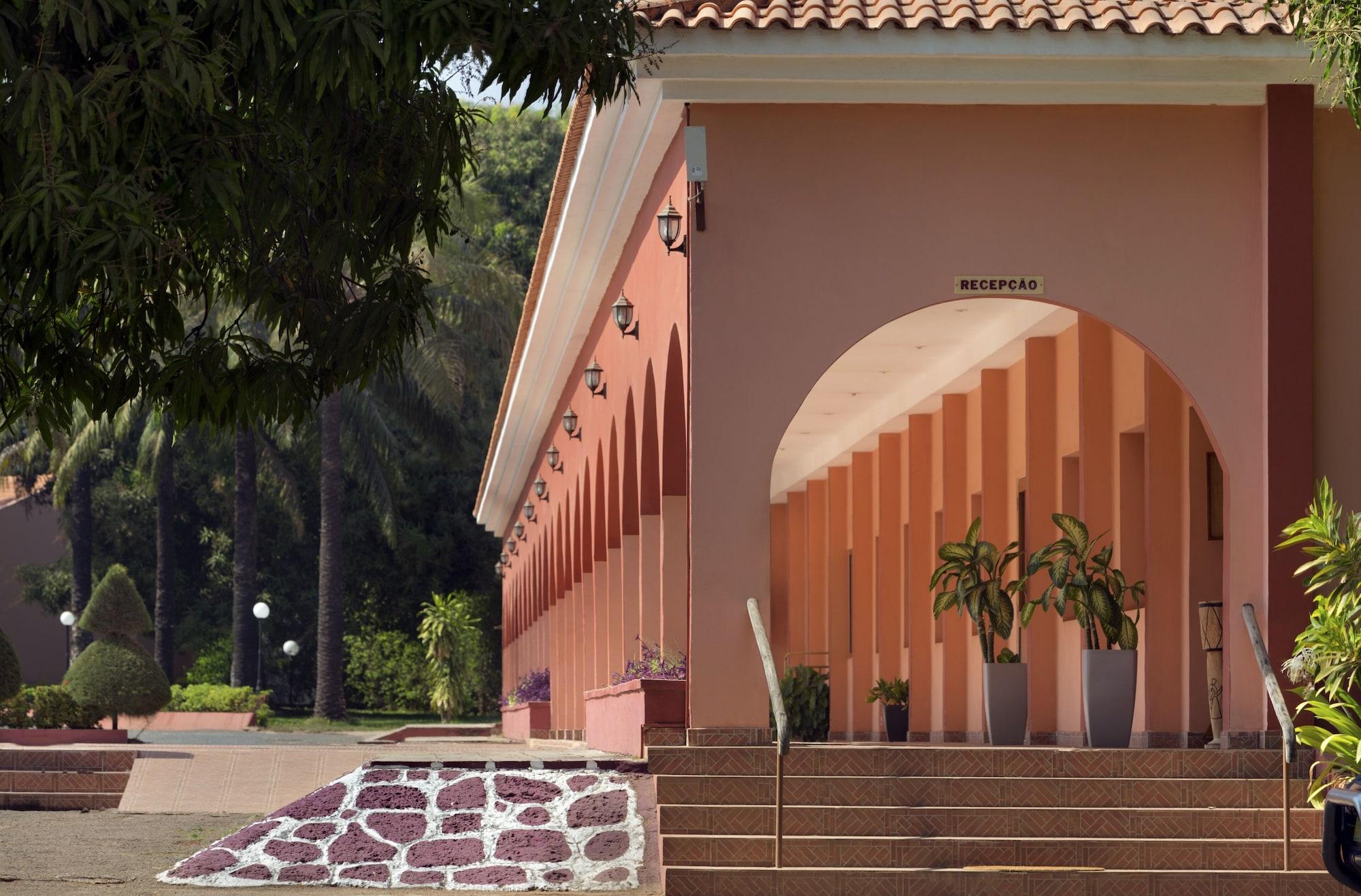 Vista Exterior Dunia Hôtel Bissau