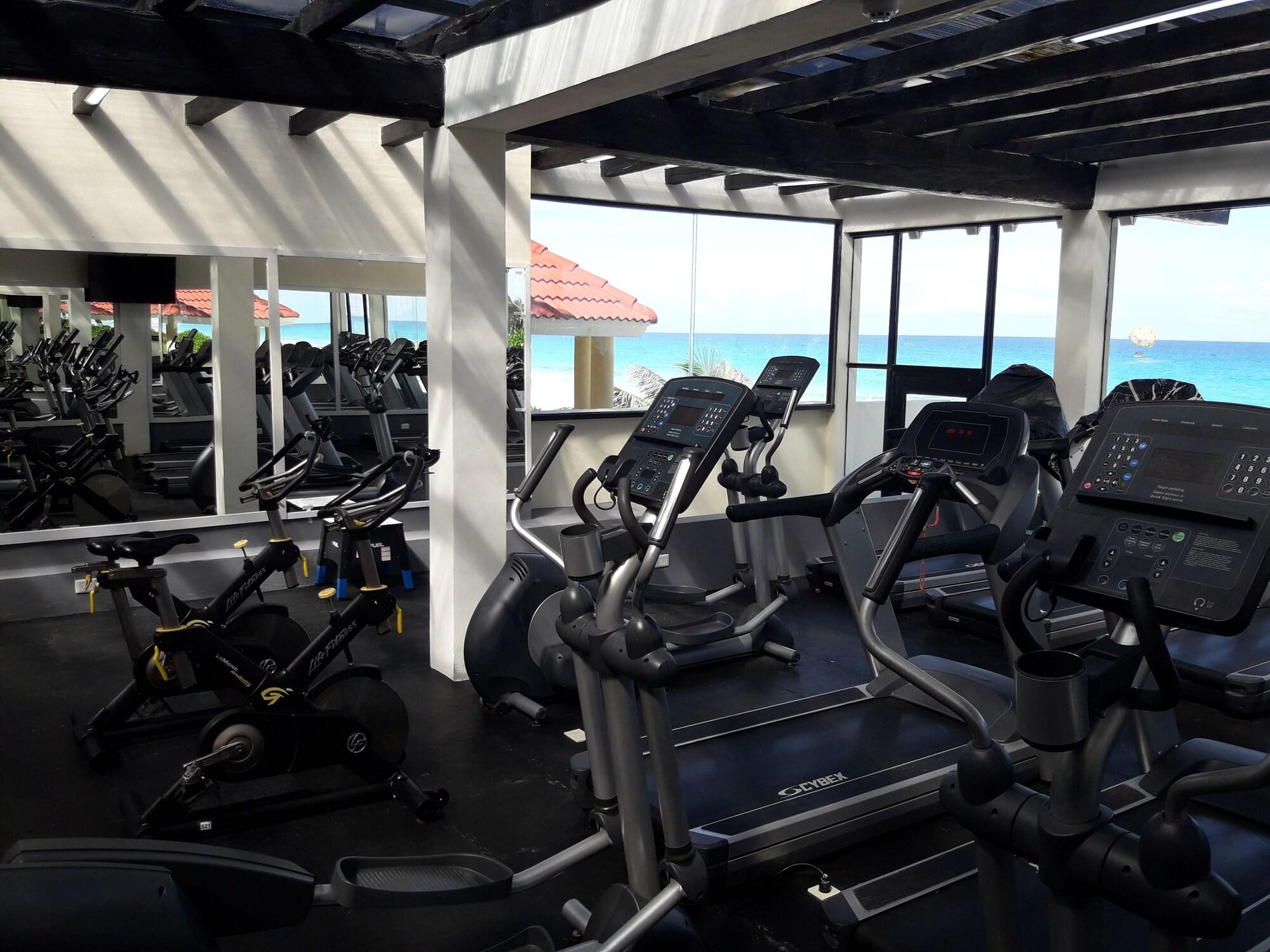 Gimnasio Now Emerald Cancun - All Inclusive