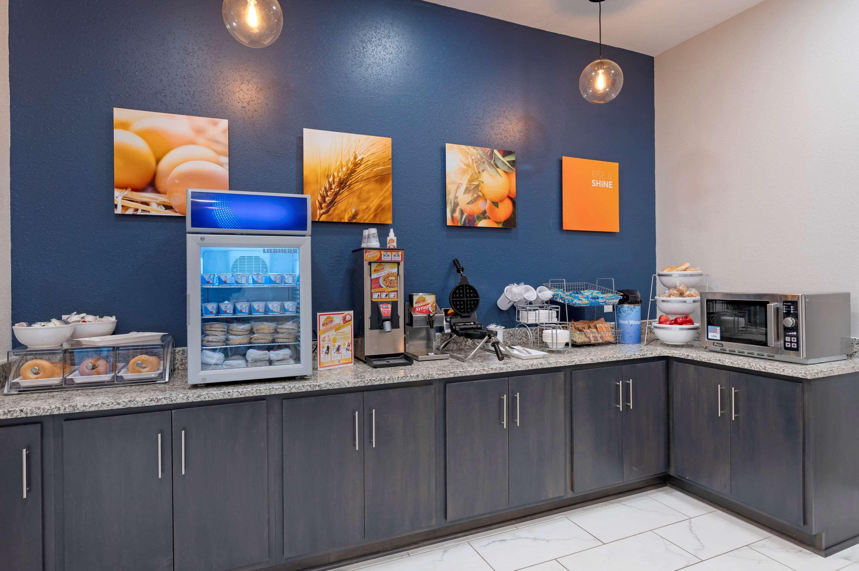 Restaurant MainStay Suites Cincinnati University - Uptown