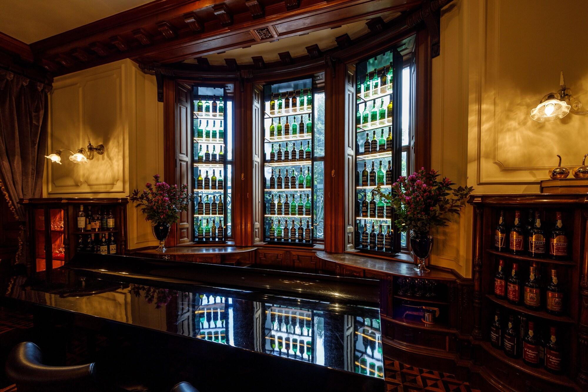 Bar/Salón Hotel Chourakukan
