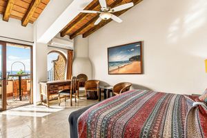 Renta temporal - Penthouse Suite with Wraparound Balcony, Private Jacuzzi on the Beach, Old Town