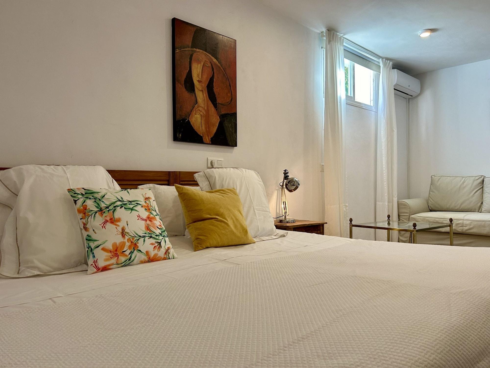 Varios At Home Malaga Stay & Solo Travellers