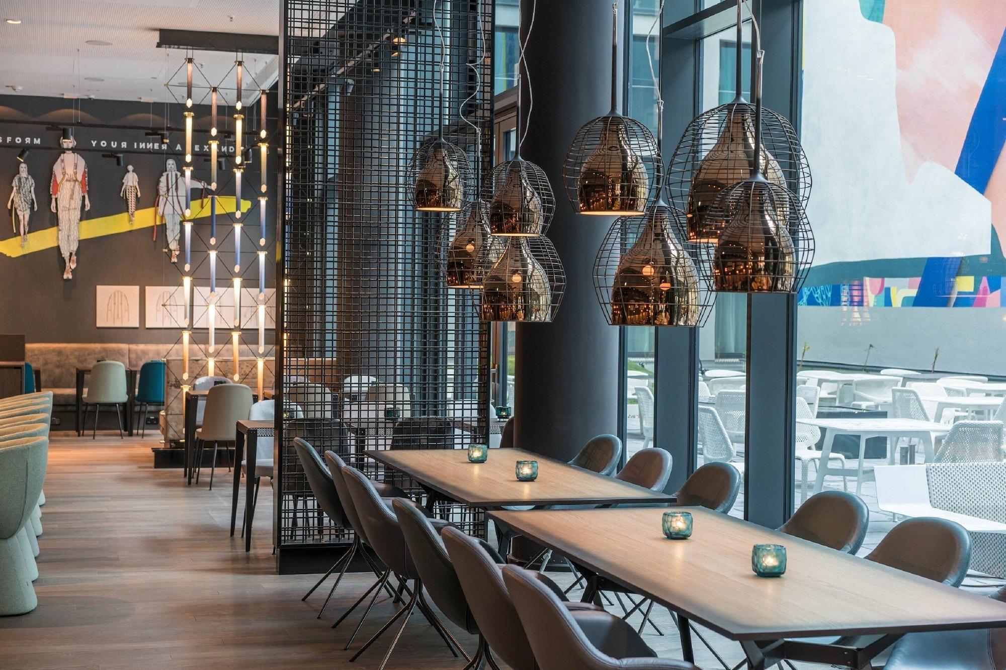 Bar/Salón Motel One Berlin - Alexanderplatz