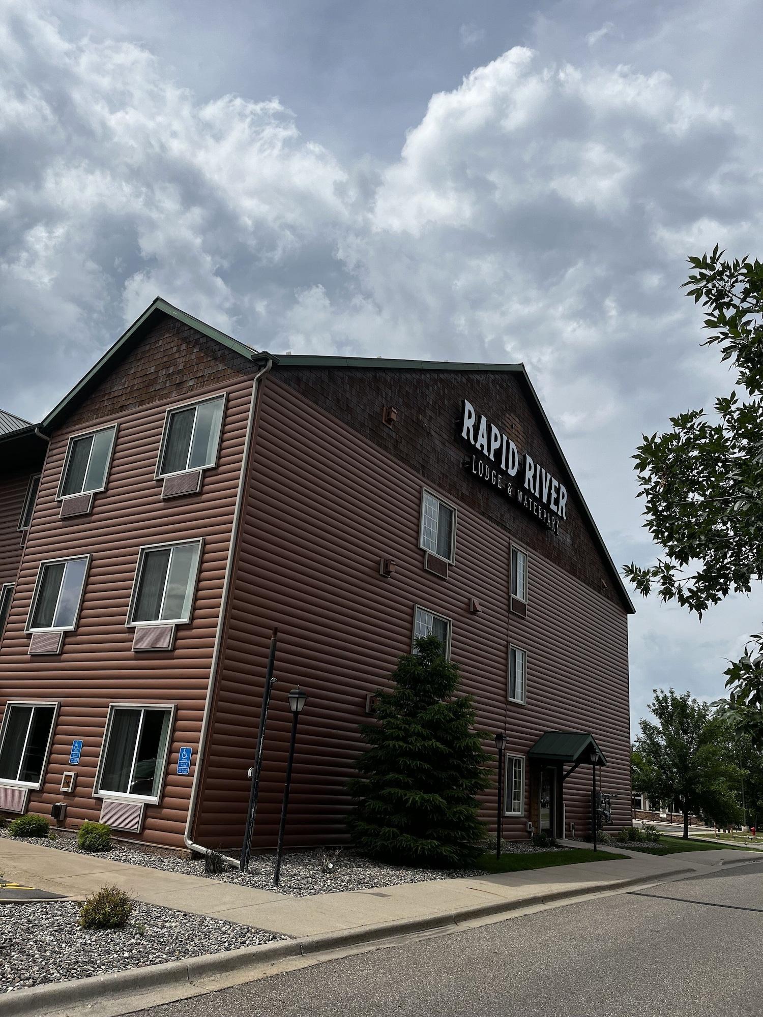 Vista Exterior Rapid River Lodge