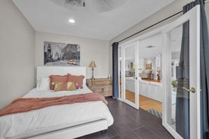 Alquiler Vacacional - Waterfront home w/pool & views 5 minutes from beach/nightlife!
