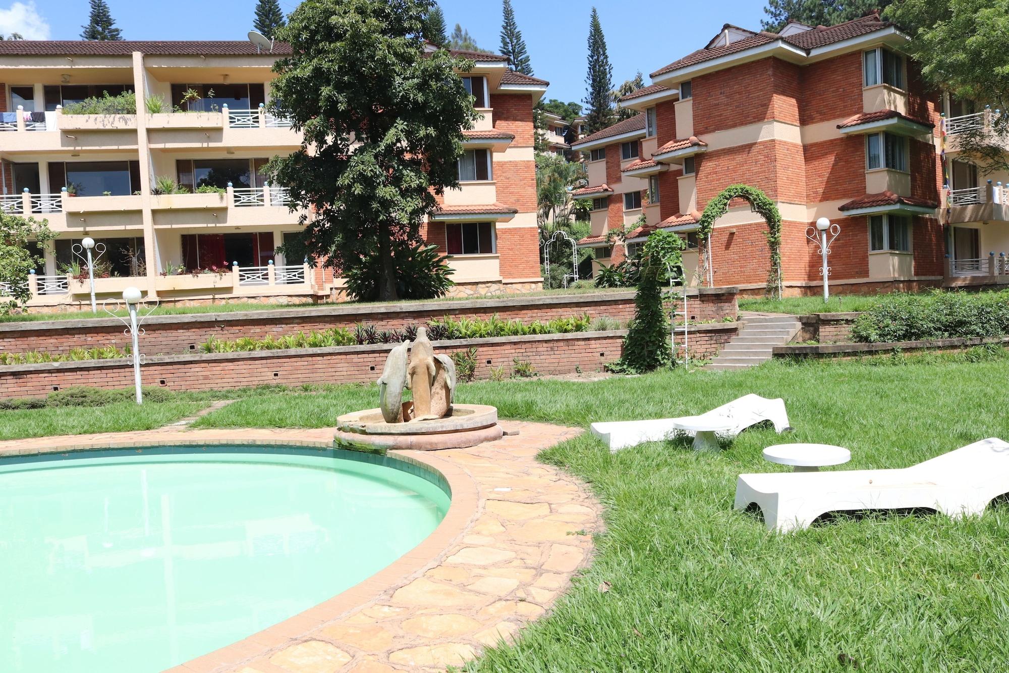 Vista Exterior Golf Course Apartments