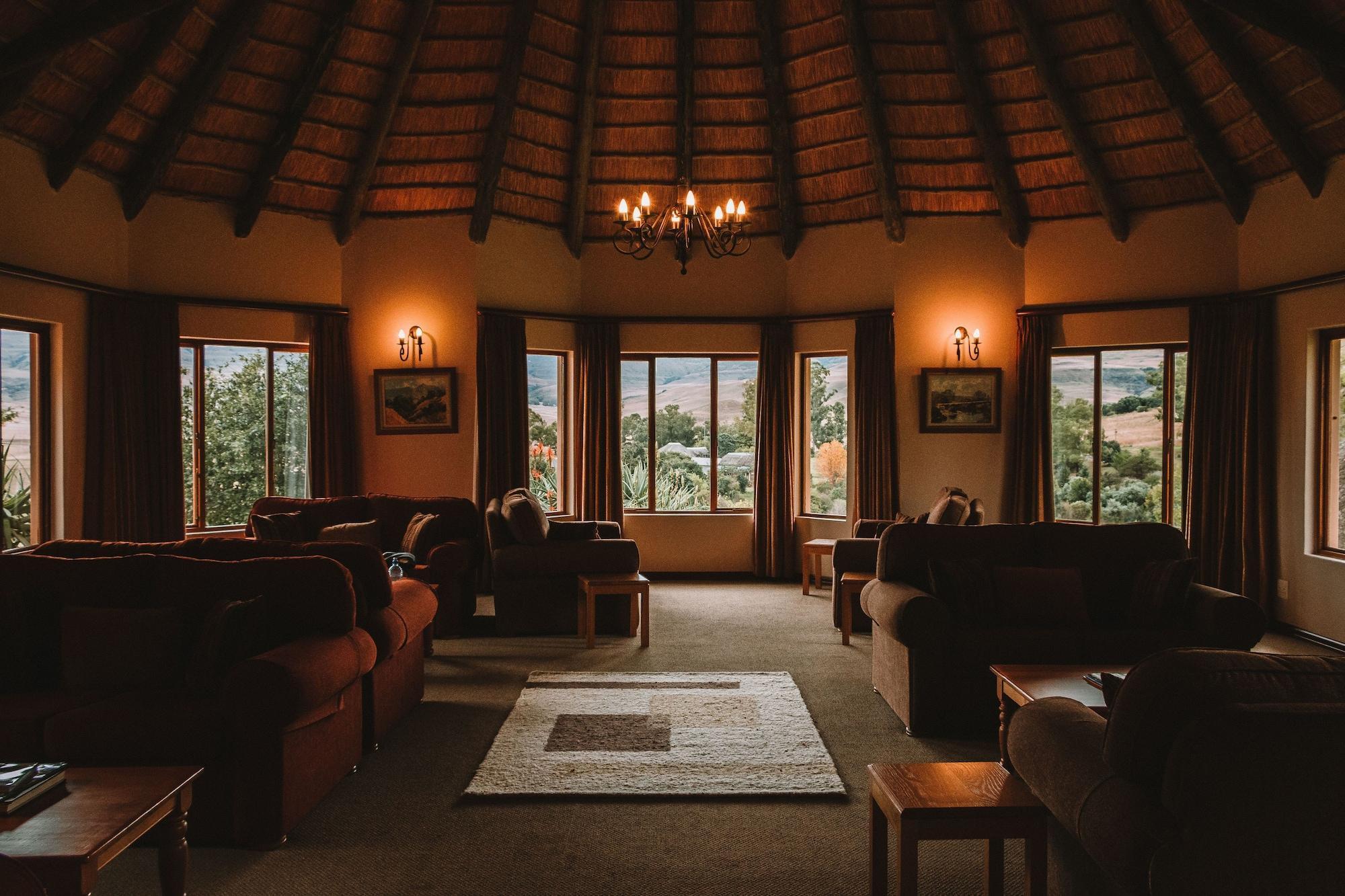 Bar/Salón Montusi Mountain Lodge