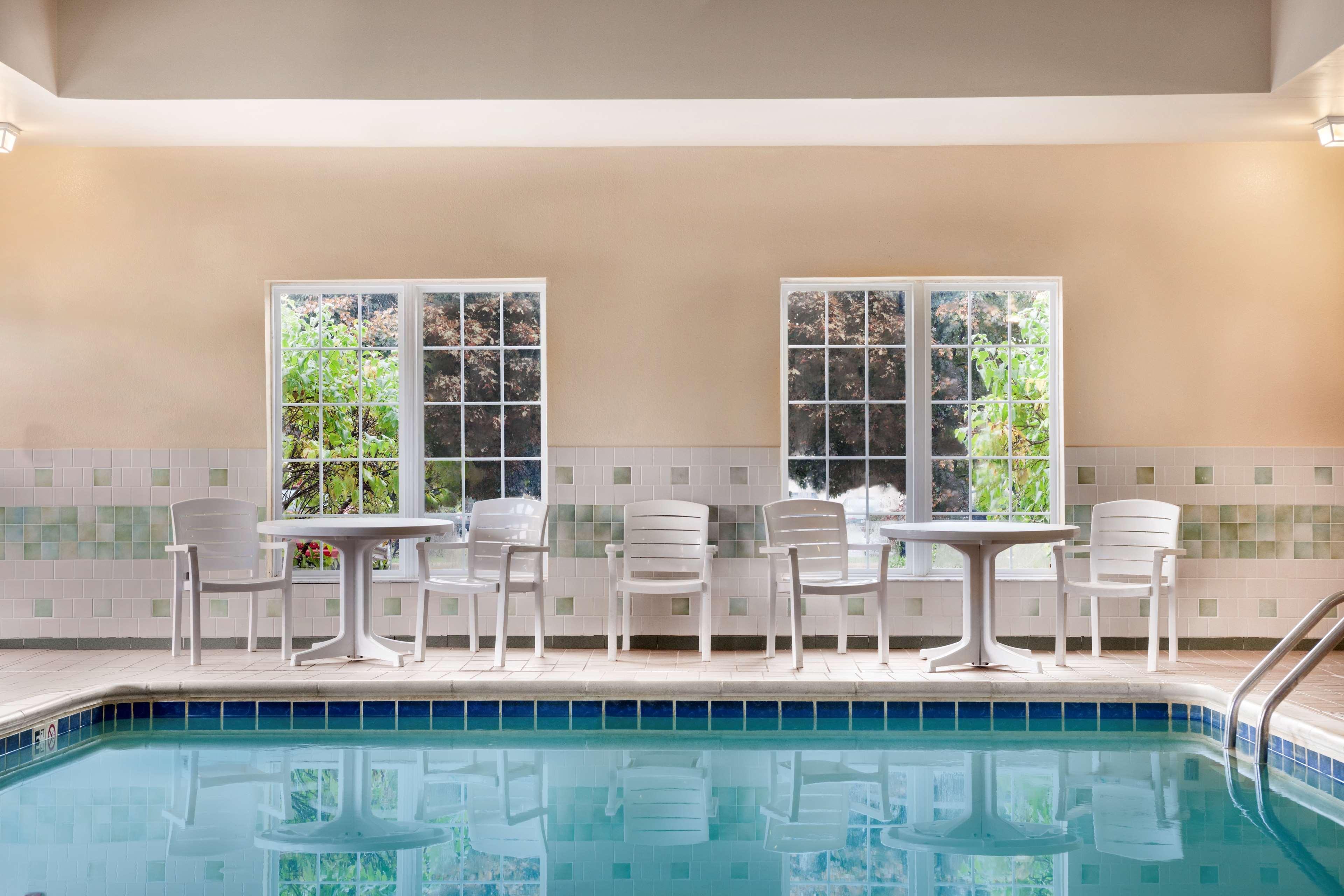 Vista Piscina Portage Inn & Suites