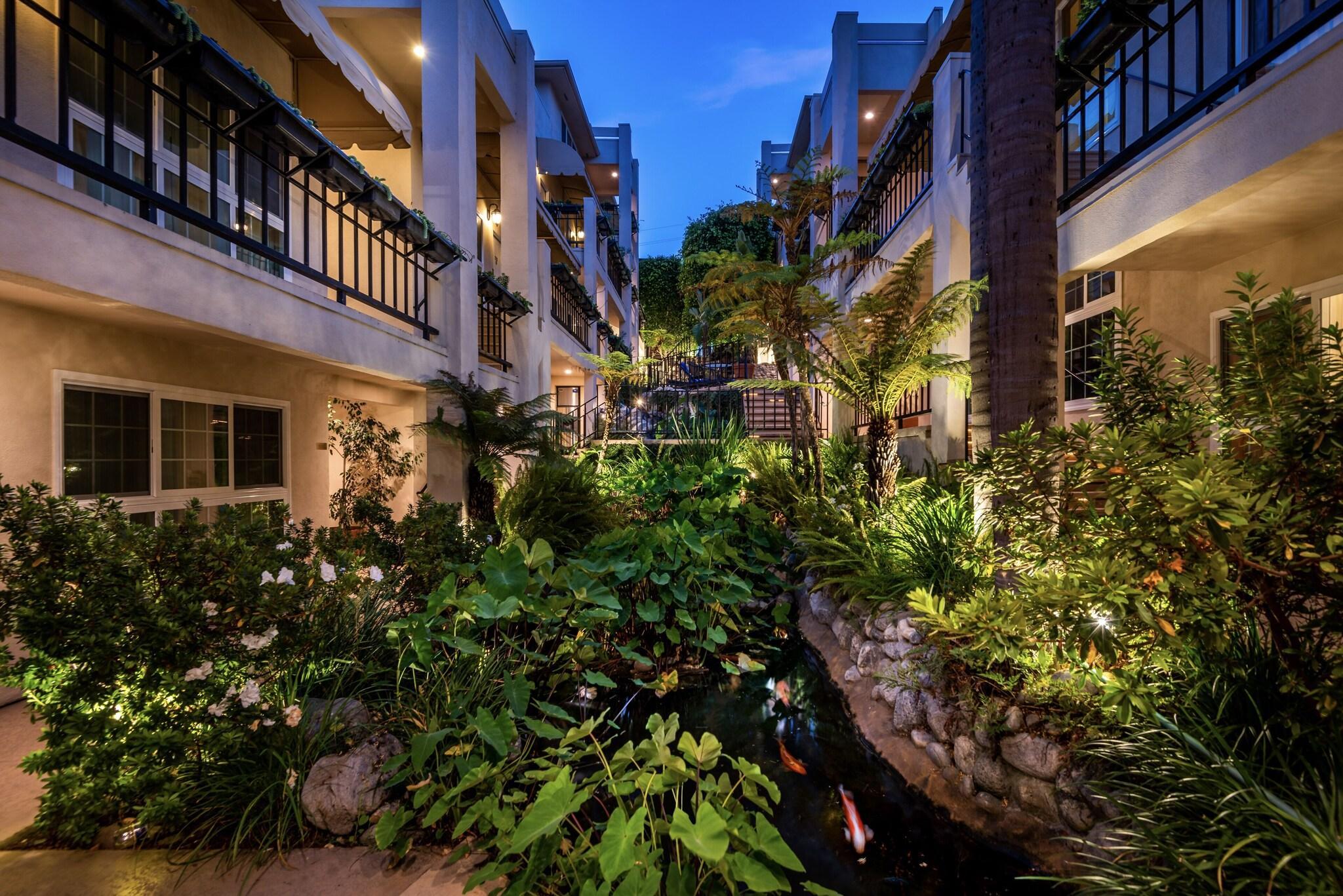 Varios Beverly Hills Plaza