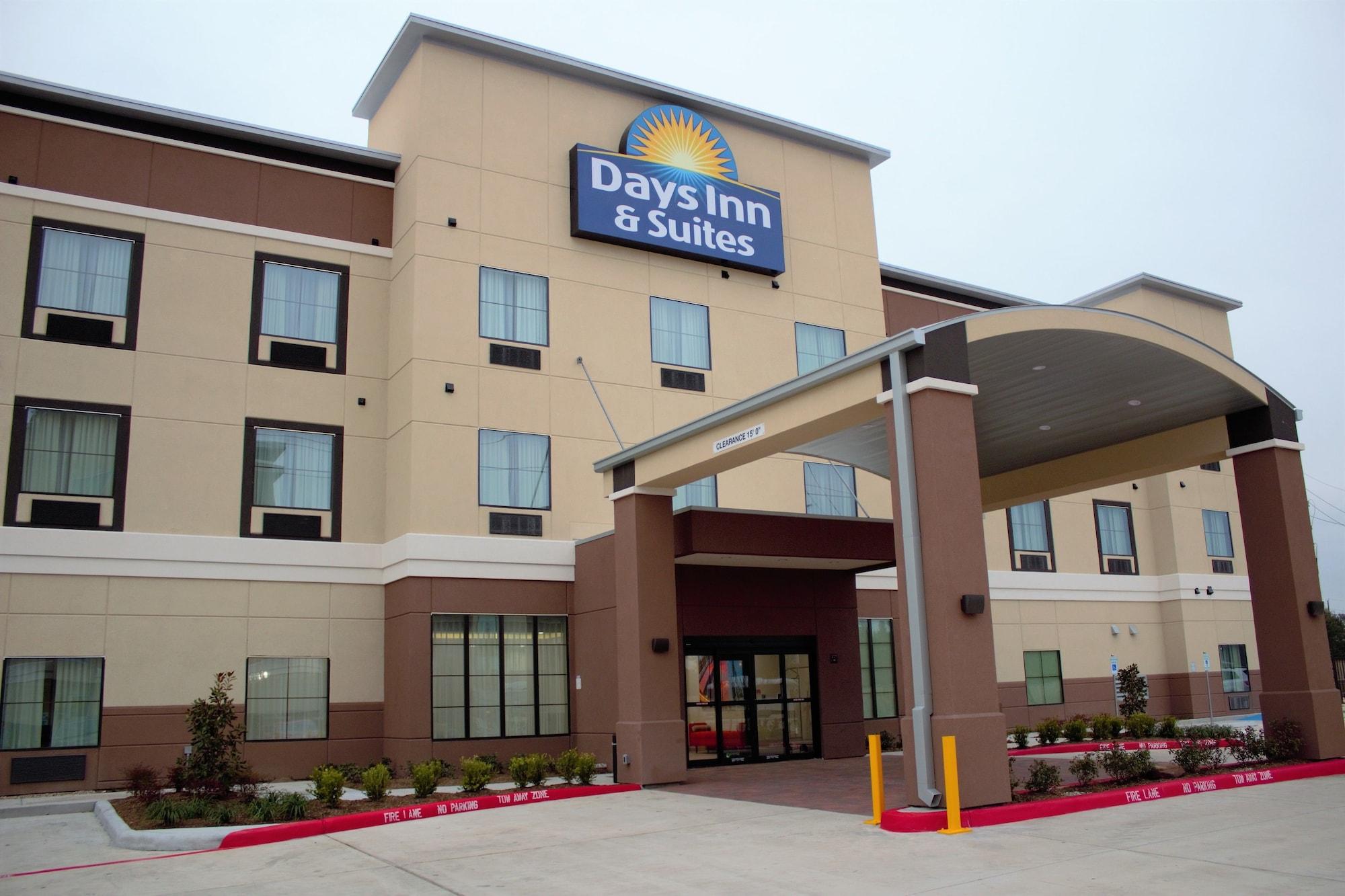 Vista Exterior Days Inn & Suites by Wyndham Houston NW Cypress