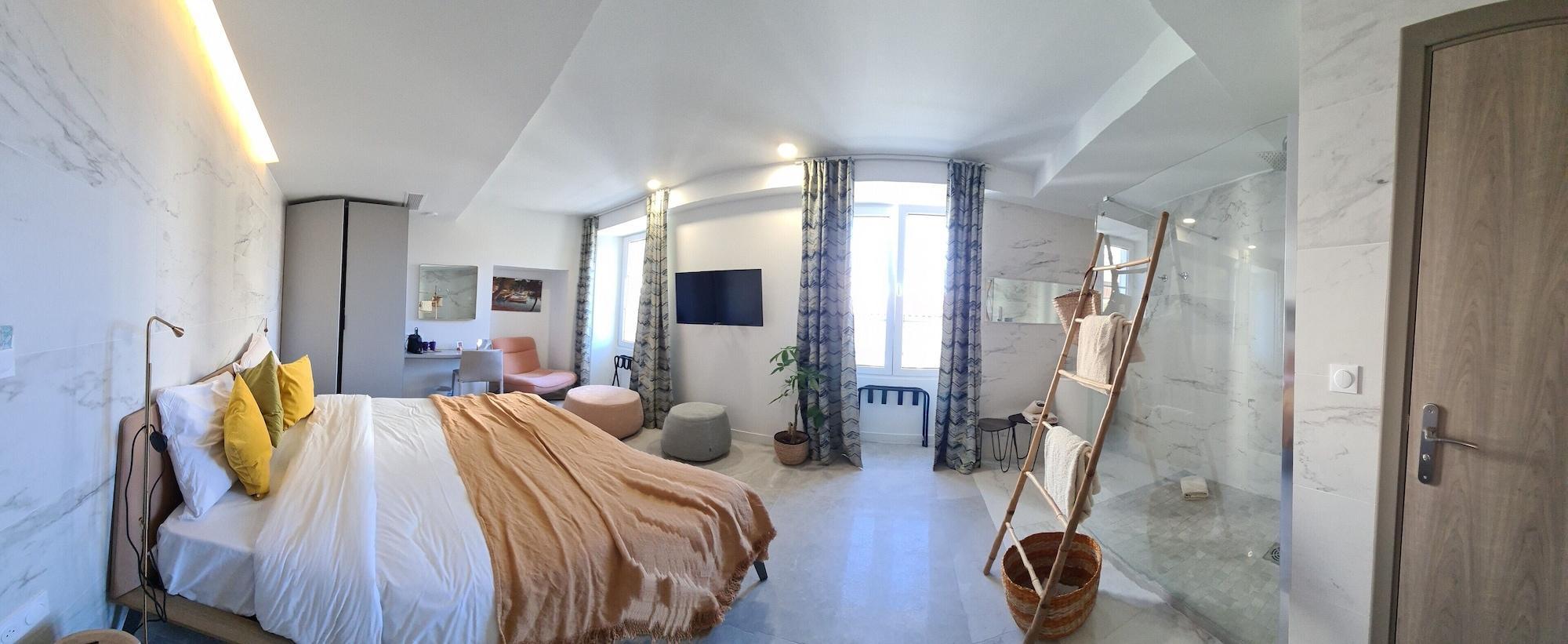 Varios Le Petit Trianon et Le Charme des Suites
