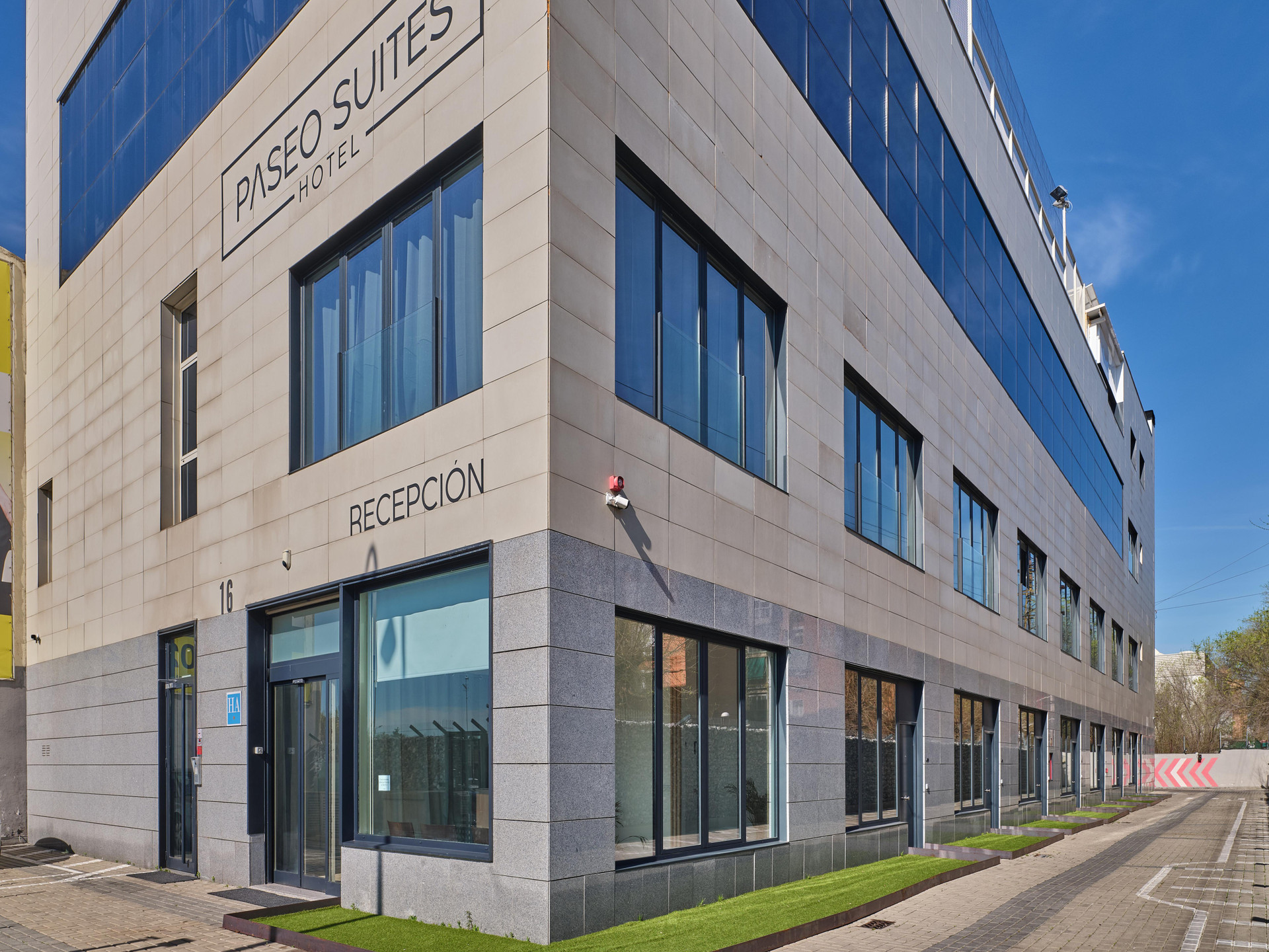 Vista Exterior Paseo Suites Hotel