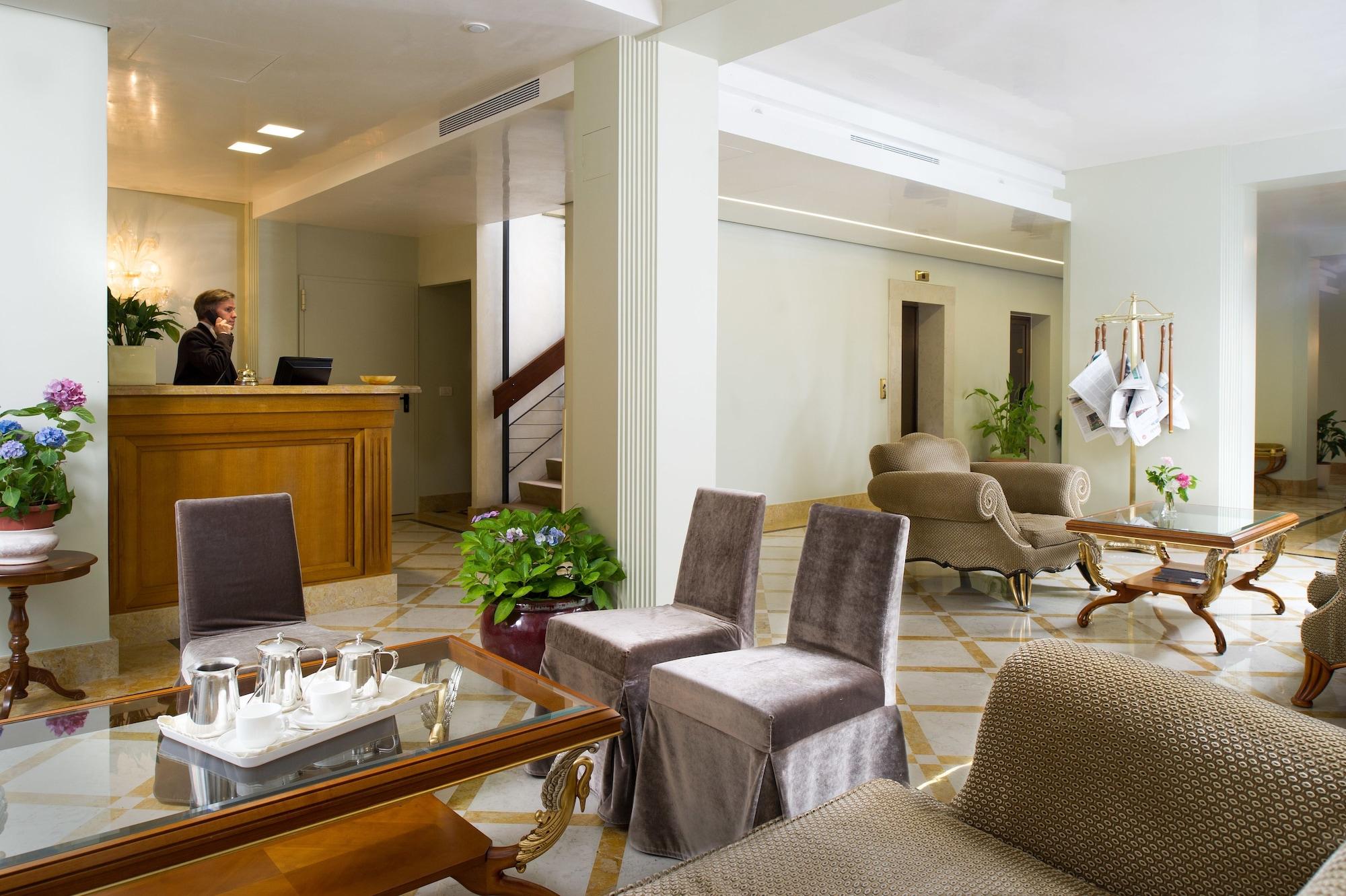 Bar/Salón Carlton Capri Hotel