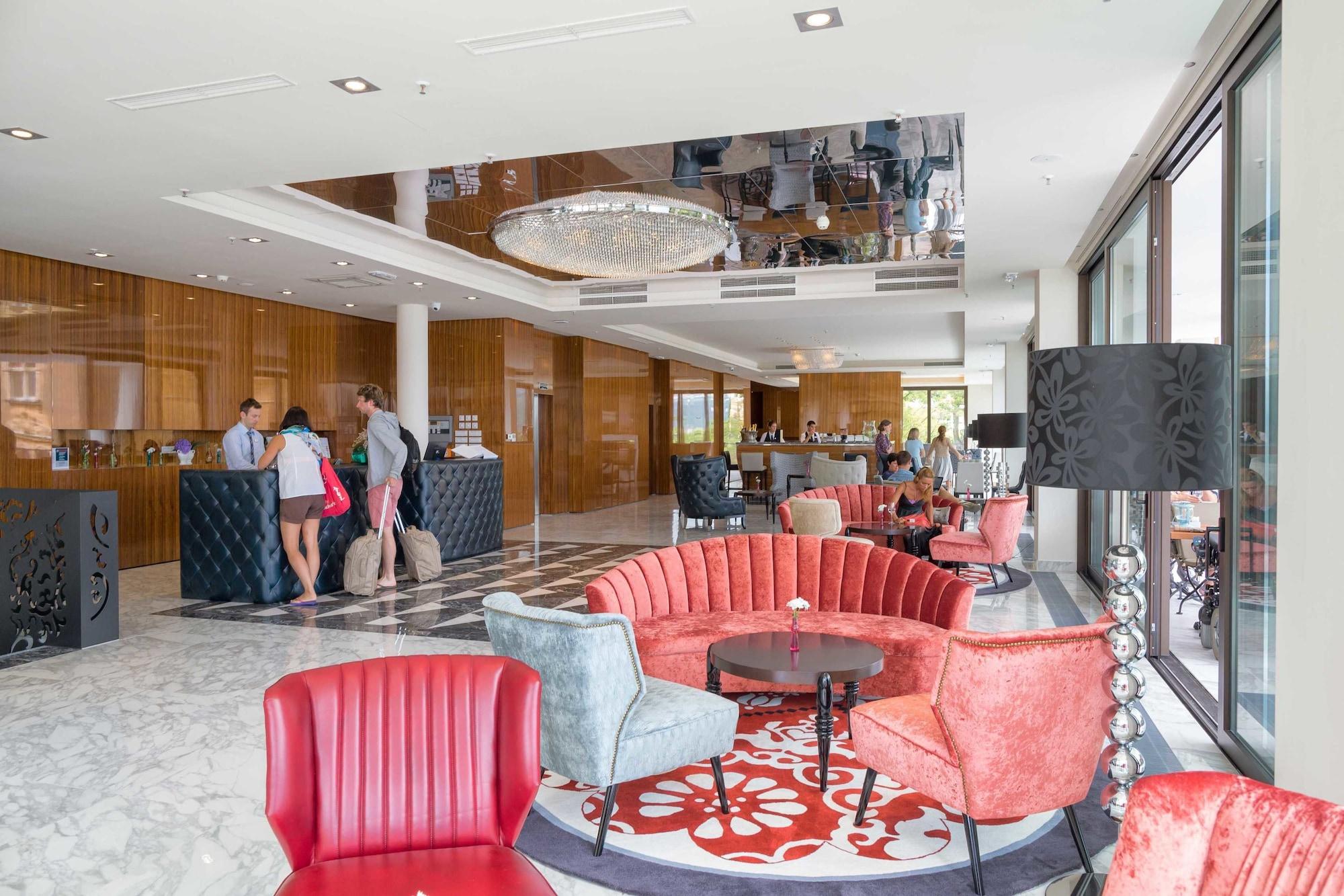 Vista Lobby Amadria Park Hotel Royal