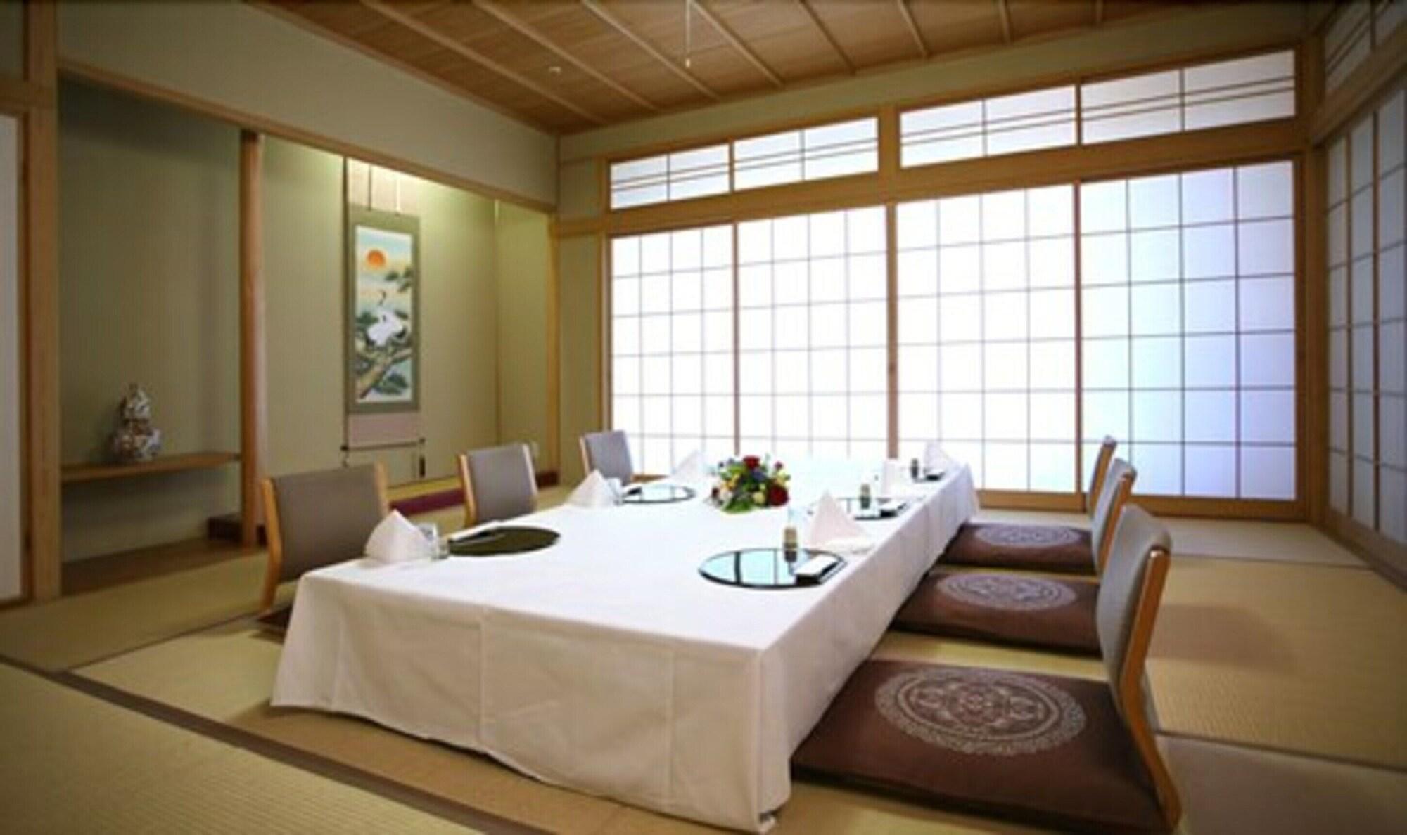 Centro de Negocios KKR Hotel Kumamoto