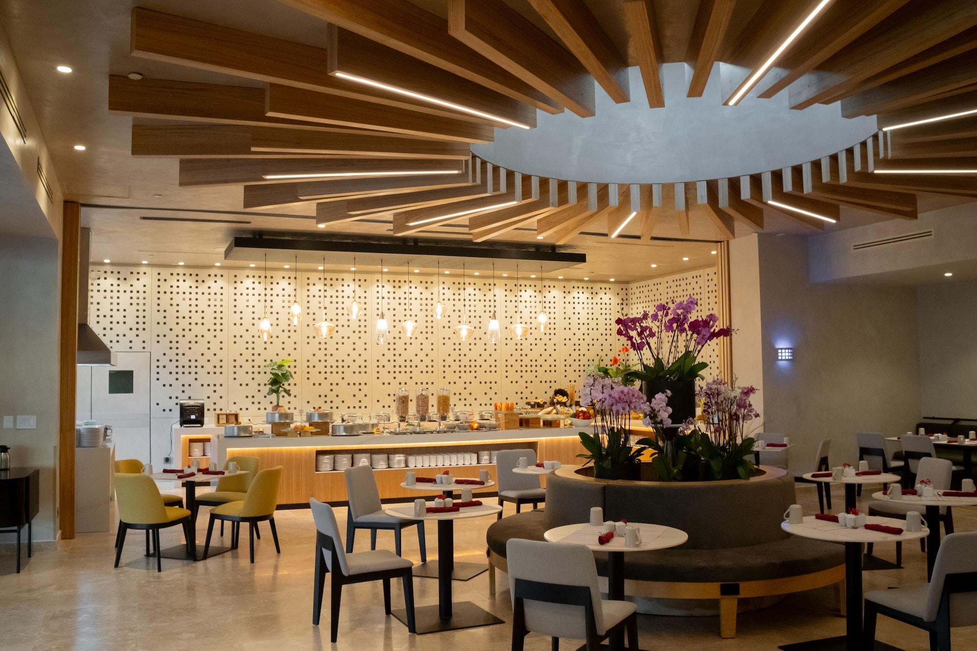 Restaurant Plaza Hotel and Suites