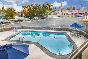 Alojamiento - Sea Rock Inn - Long Beach
