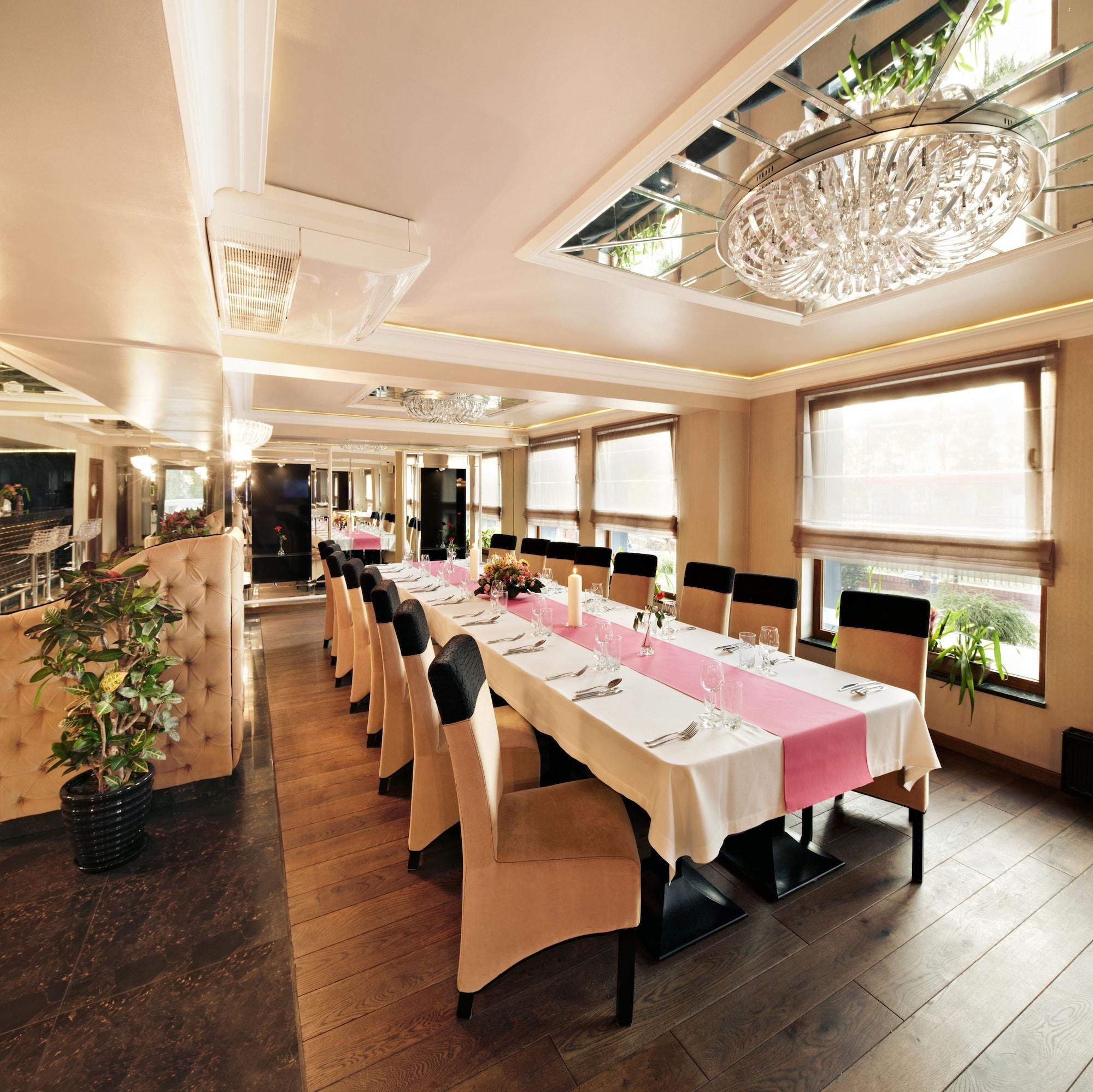 Restaurant M Hotel Sosnowiec