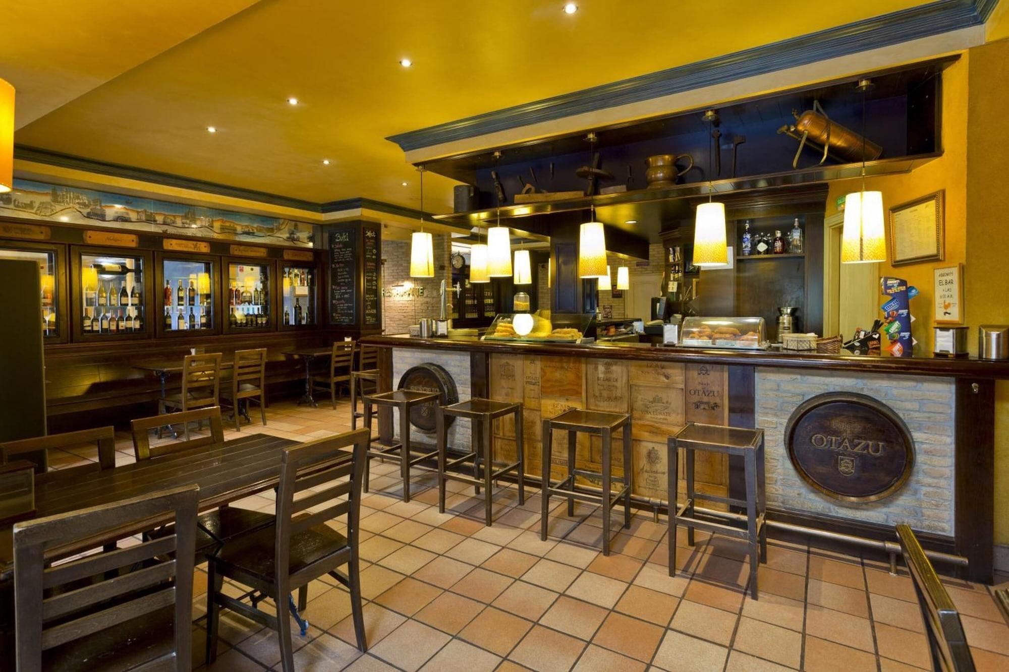 Bar/Salón Albergue Jakue