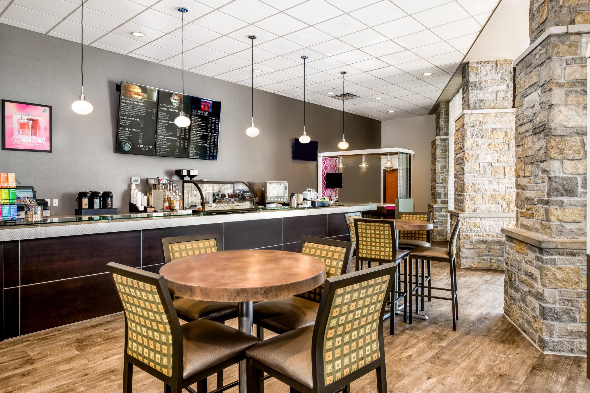 Restaurant Crowne Plaza Milwaukee South by IHG
