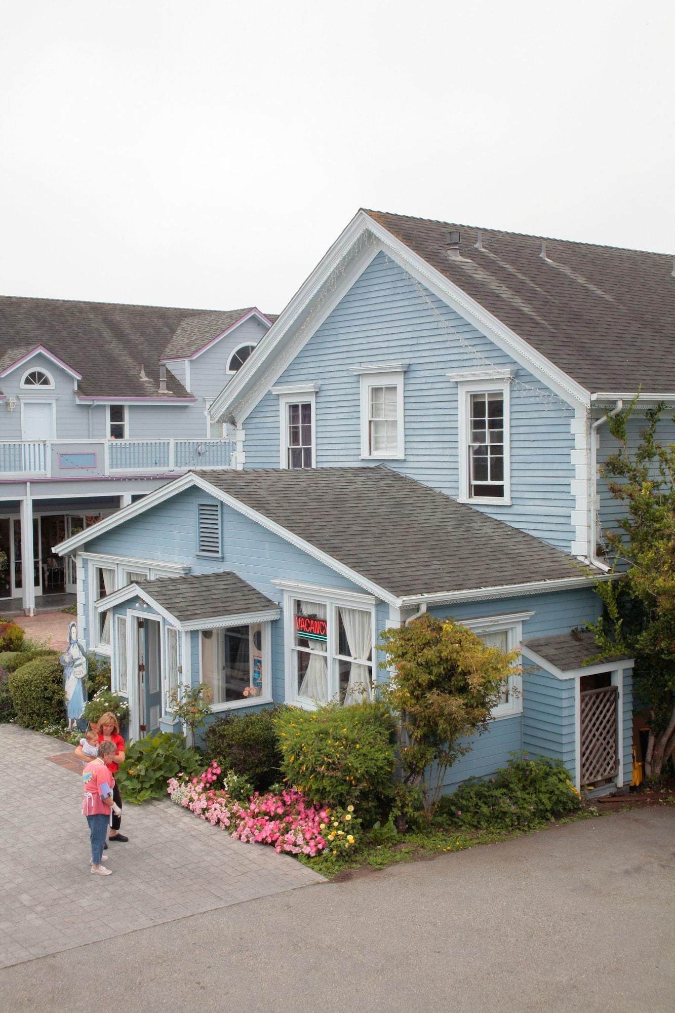Vista Exterior BytheSea Inn