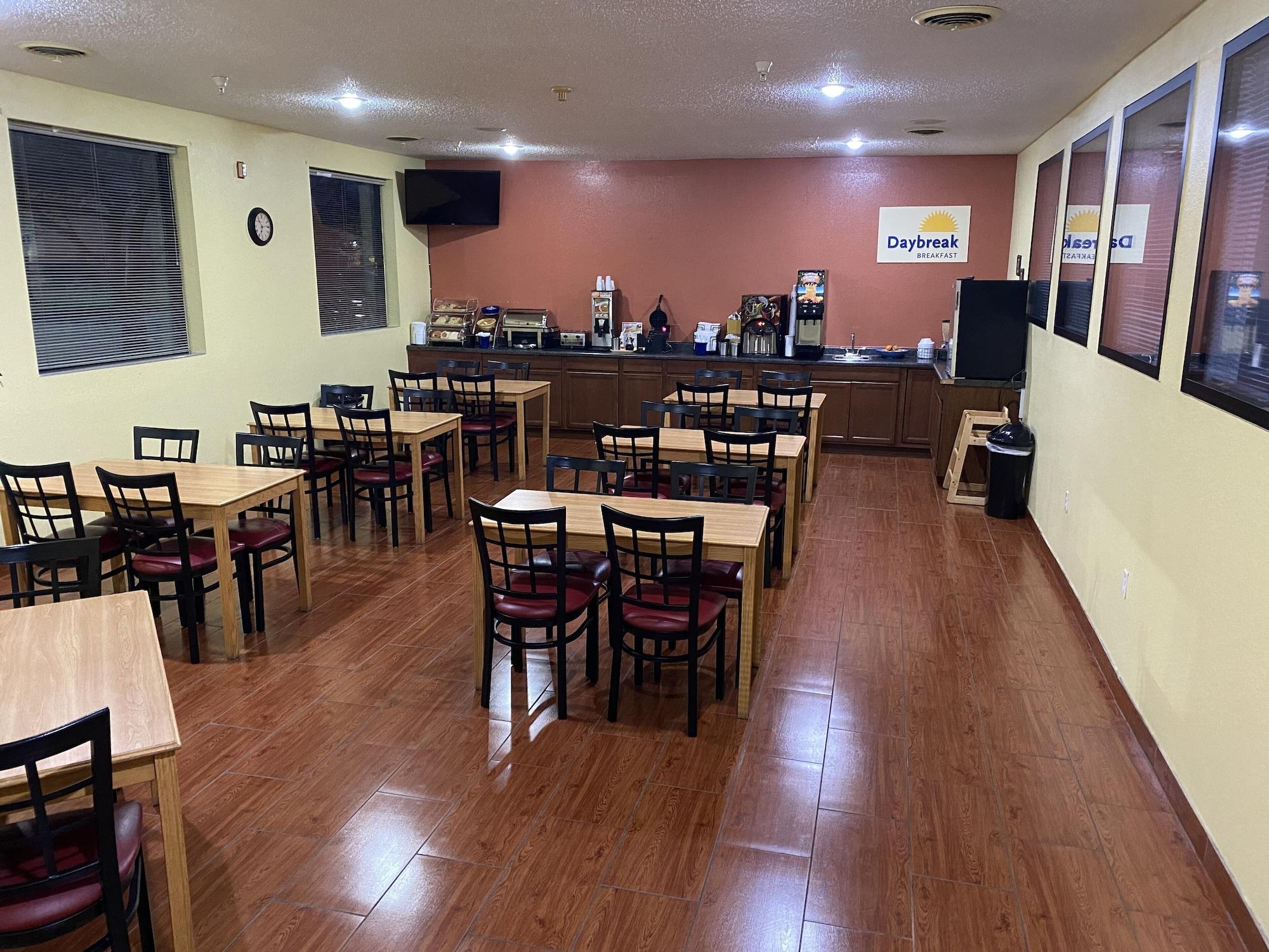 Restaurant Days Inn by Wyndham Morton