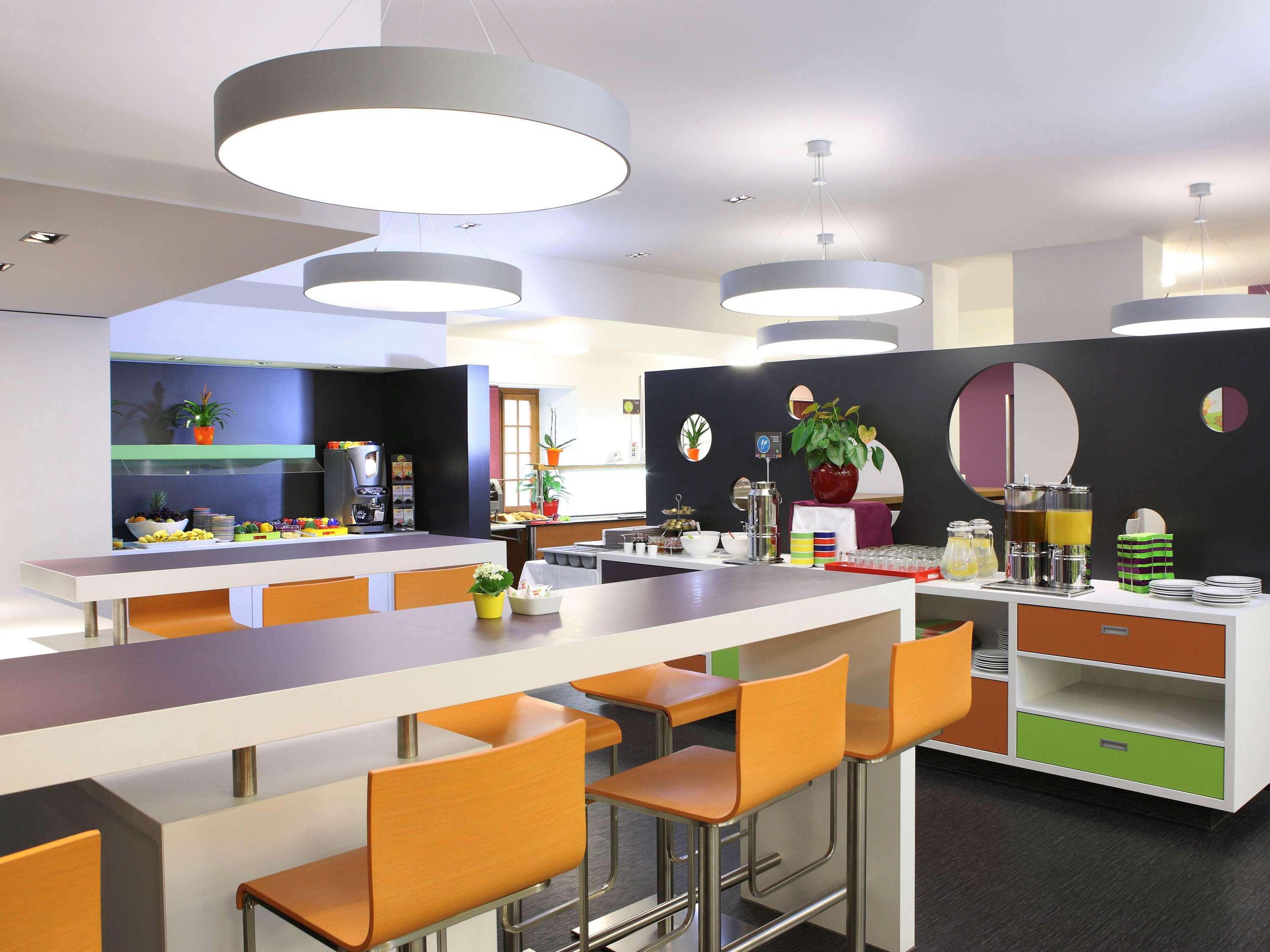 Bar/Salón ibis Styles Luzern