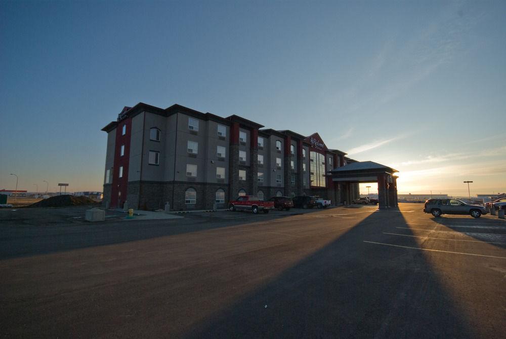 Vista Exterior Redwood Inn & Suites - Grande Prairie