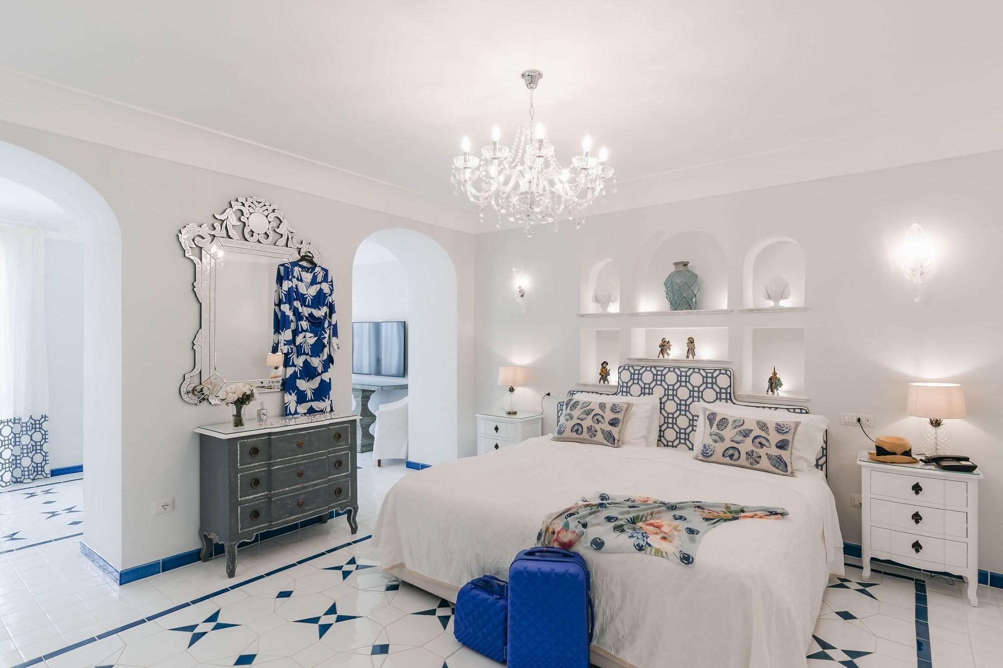 Varios Villa Maria Hotel