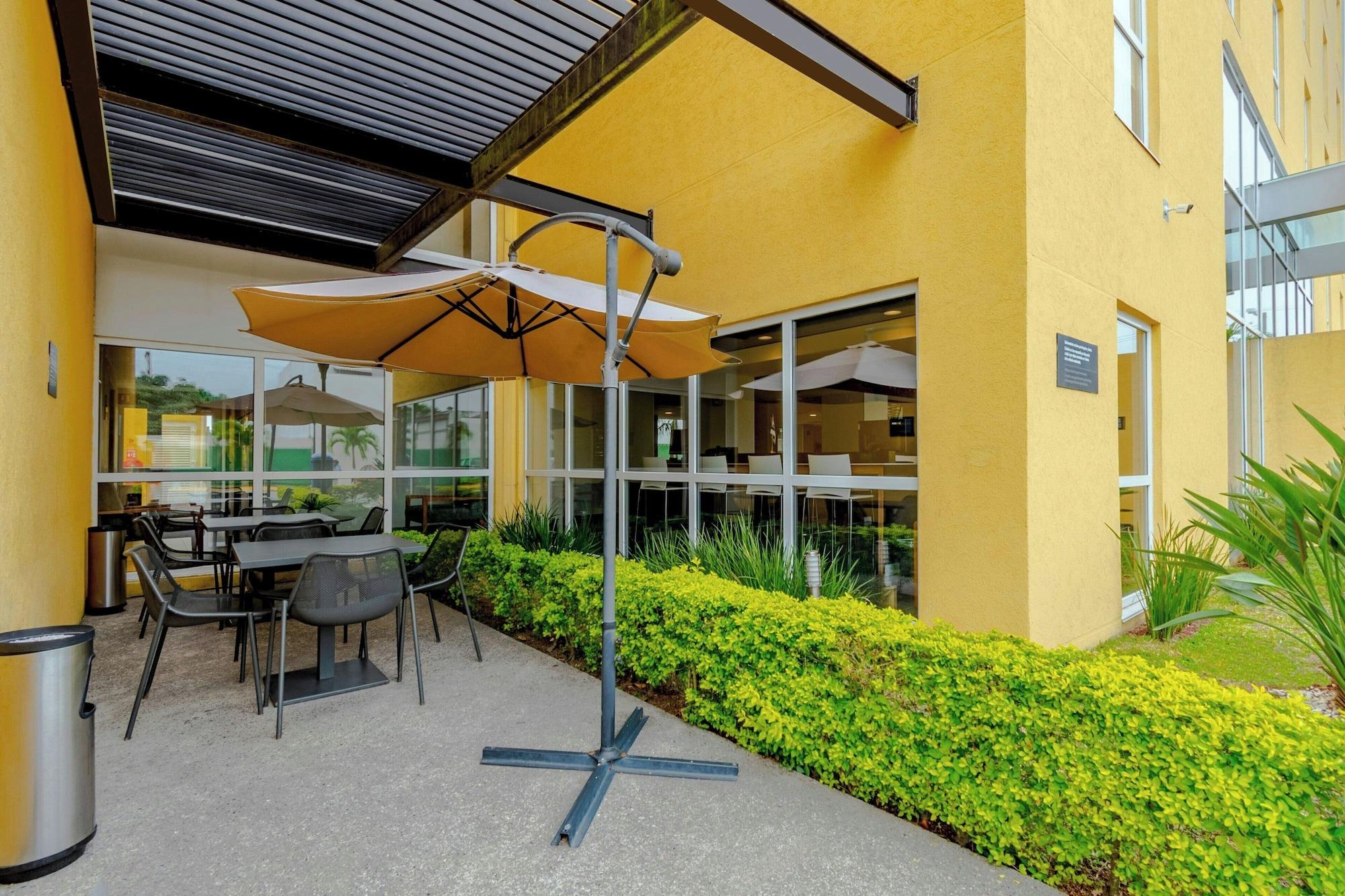 Vista Exterior City Express by Marriott Tuxpan