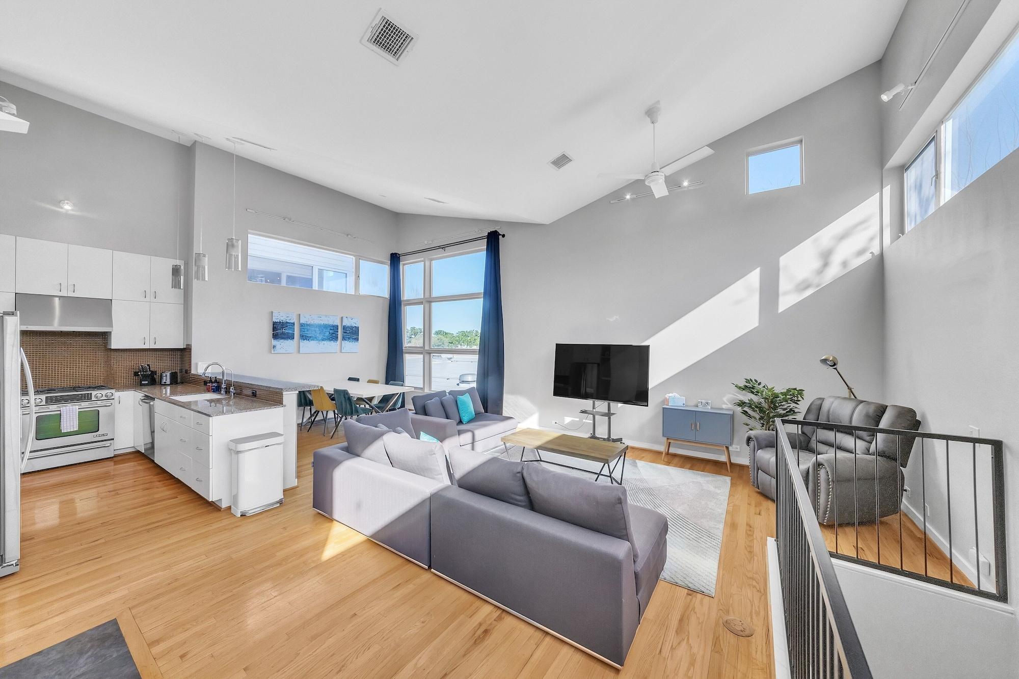 Varios Modern Comfort In The Heart Of Museum District 3 Bedroom Townhouse