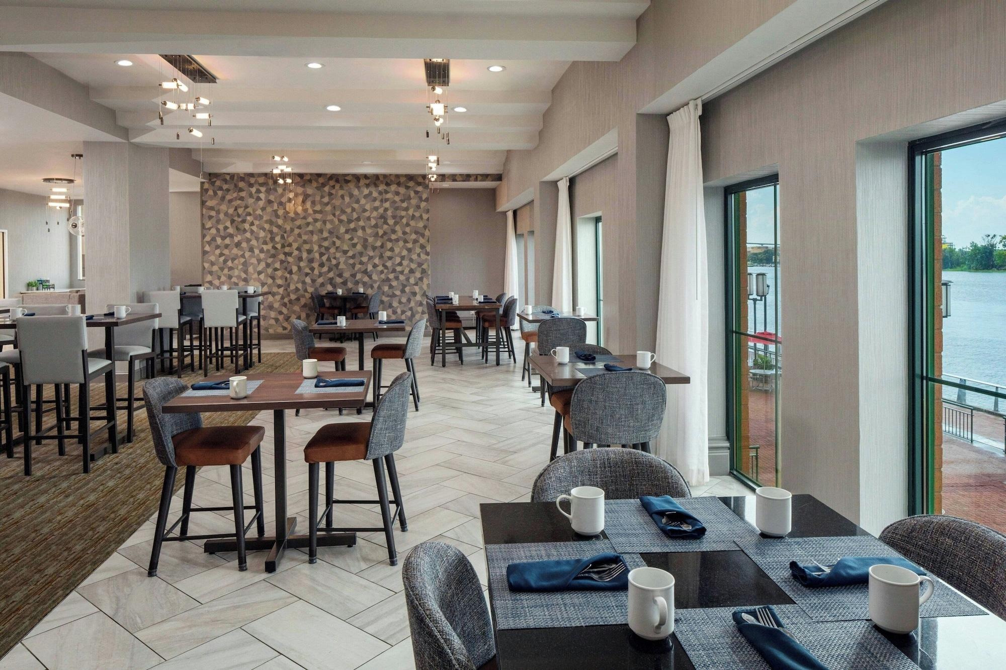Restaurant Marriott Savannah Riverfront